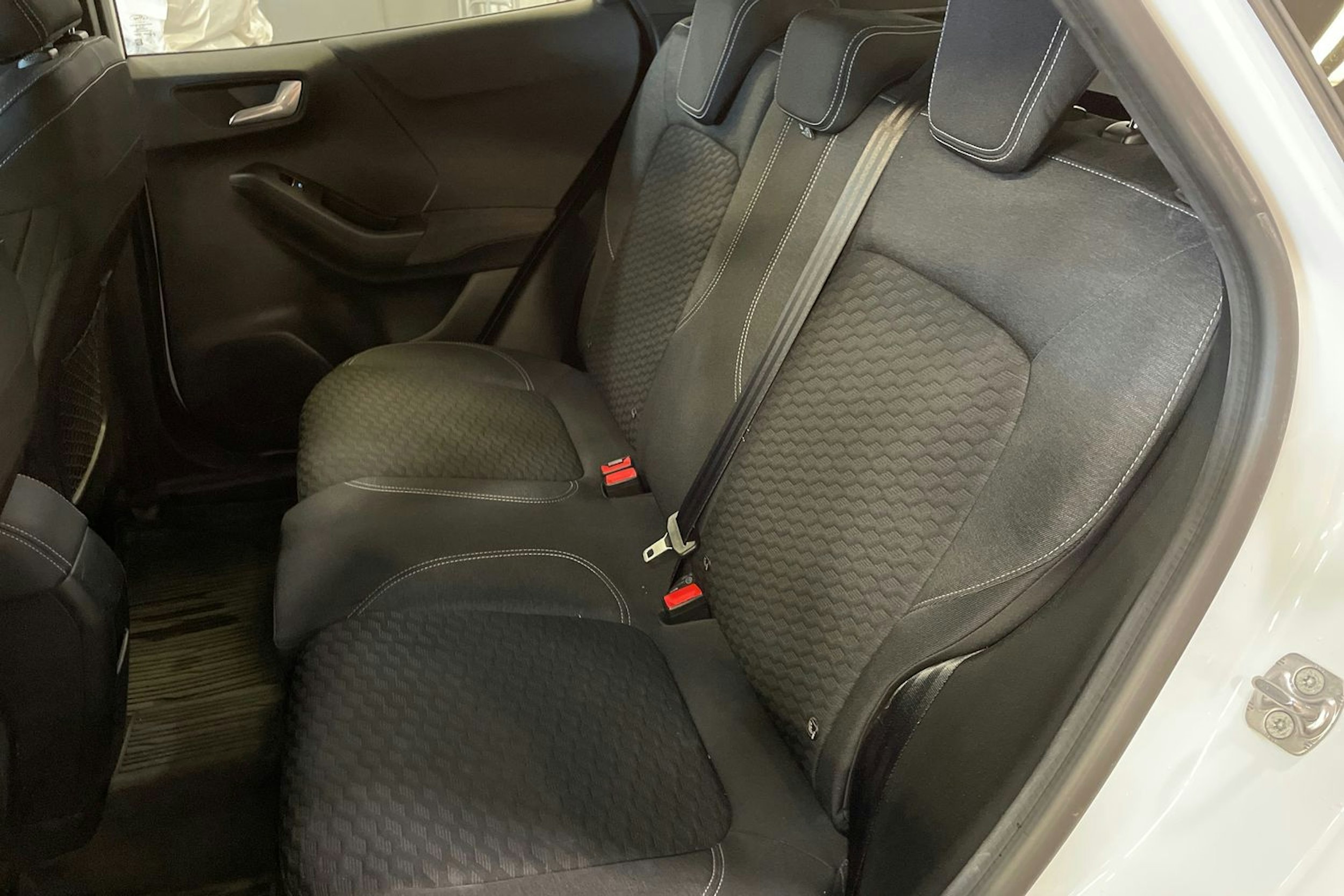 valkoinen Ford Puma 2020 kuva 14.