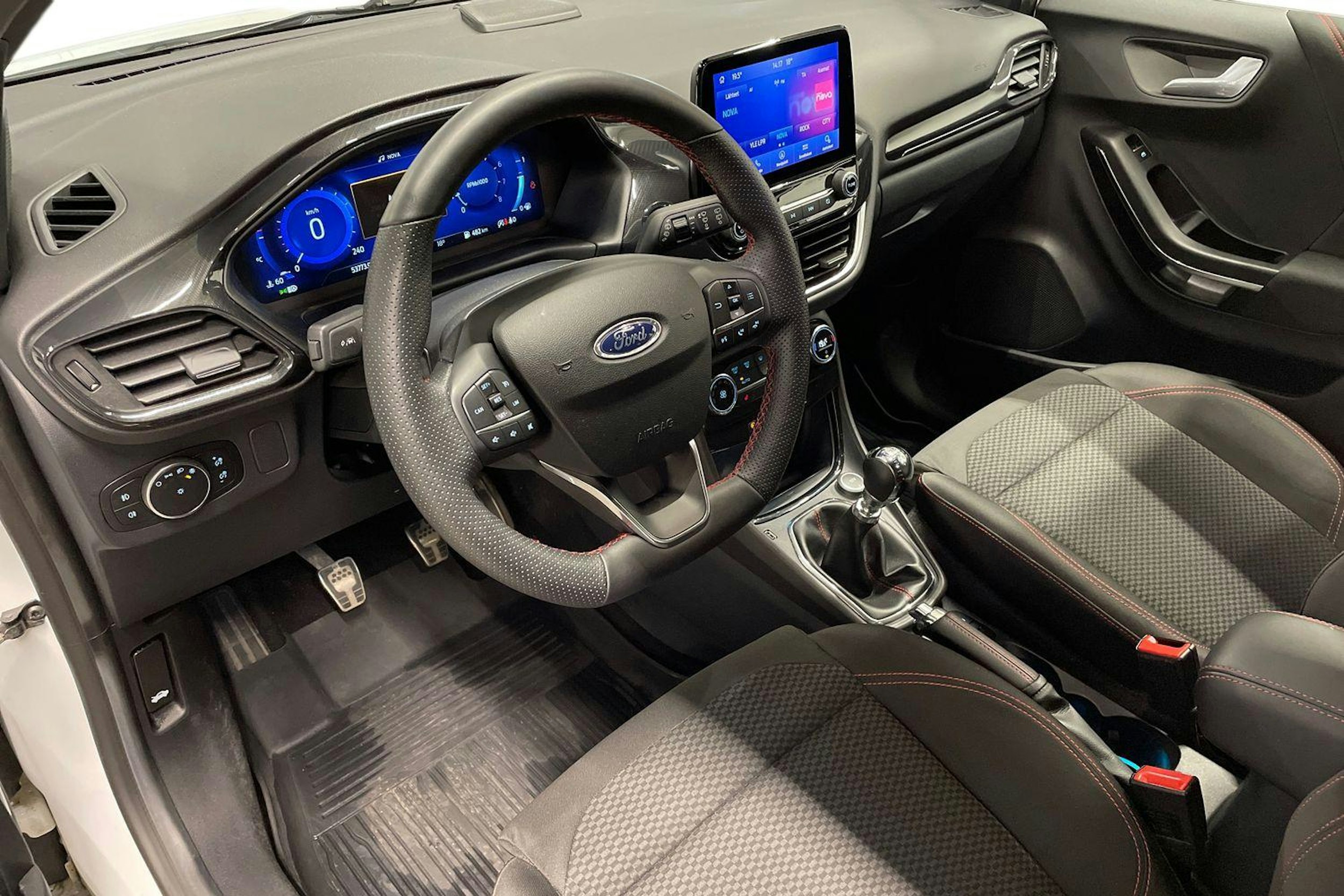 valkoinen Ford Puma 2020 kuva 7.