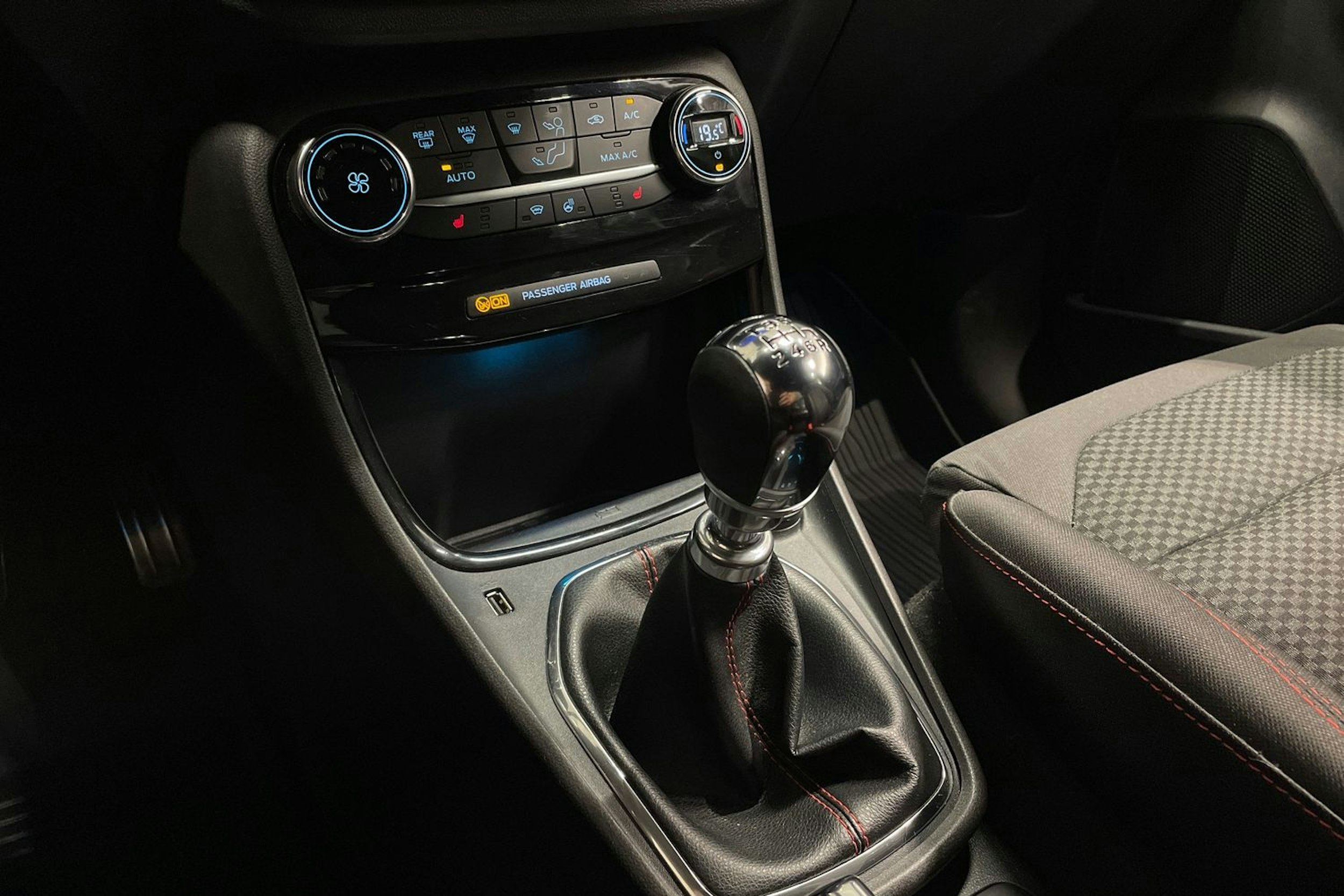 valkoinen Ford Puma 2020 kuva 21.