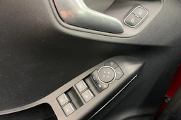 punainen Ford Puma 2021 kuva 27.