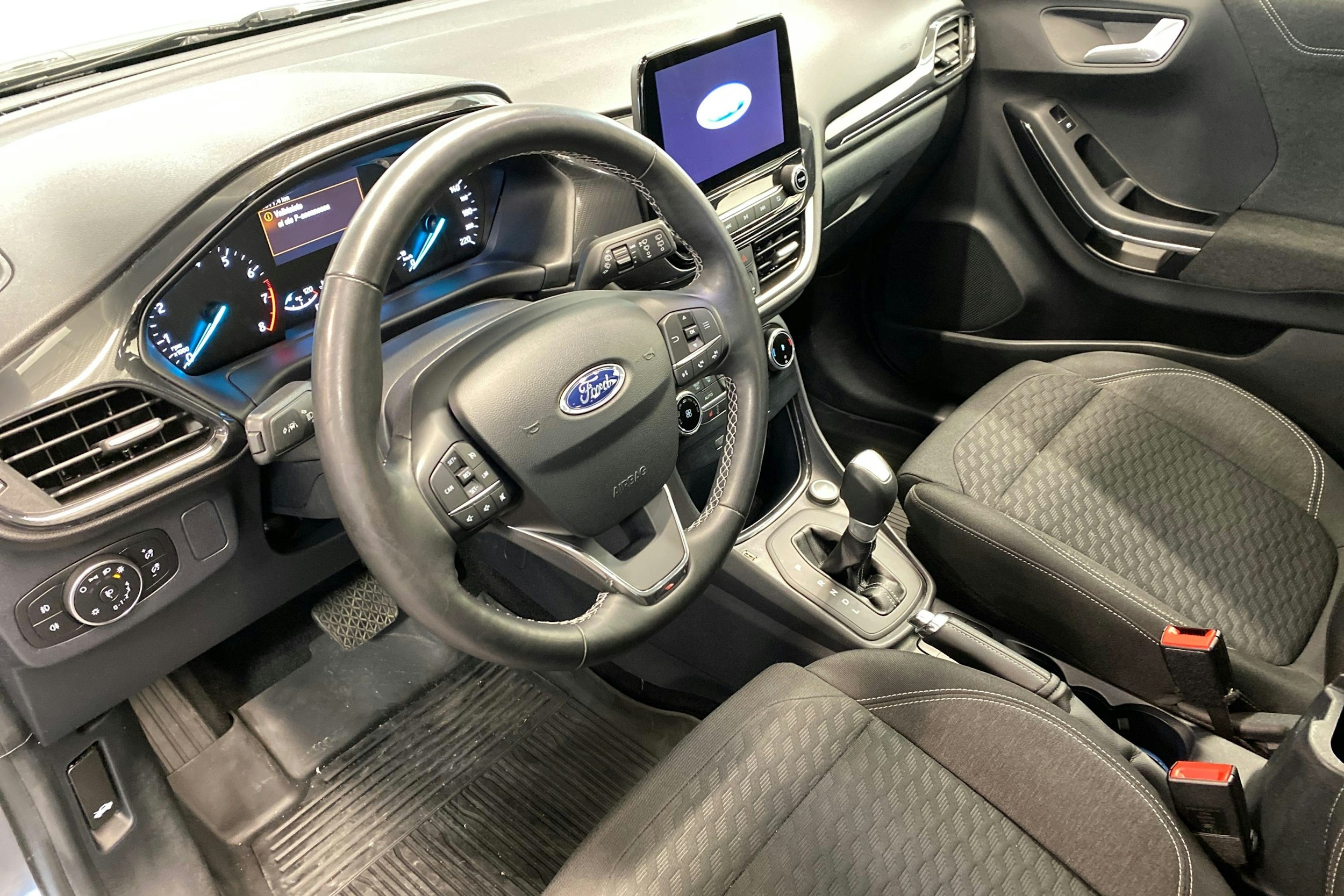Harmaa Ford Puma 2021 kuva 7.