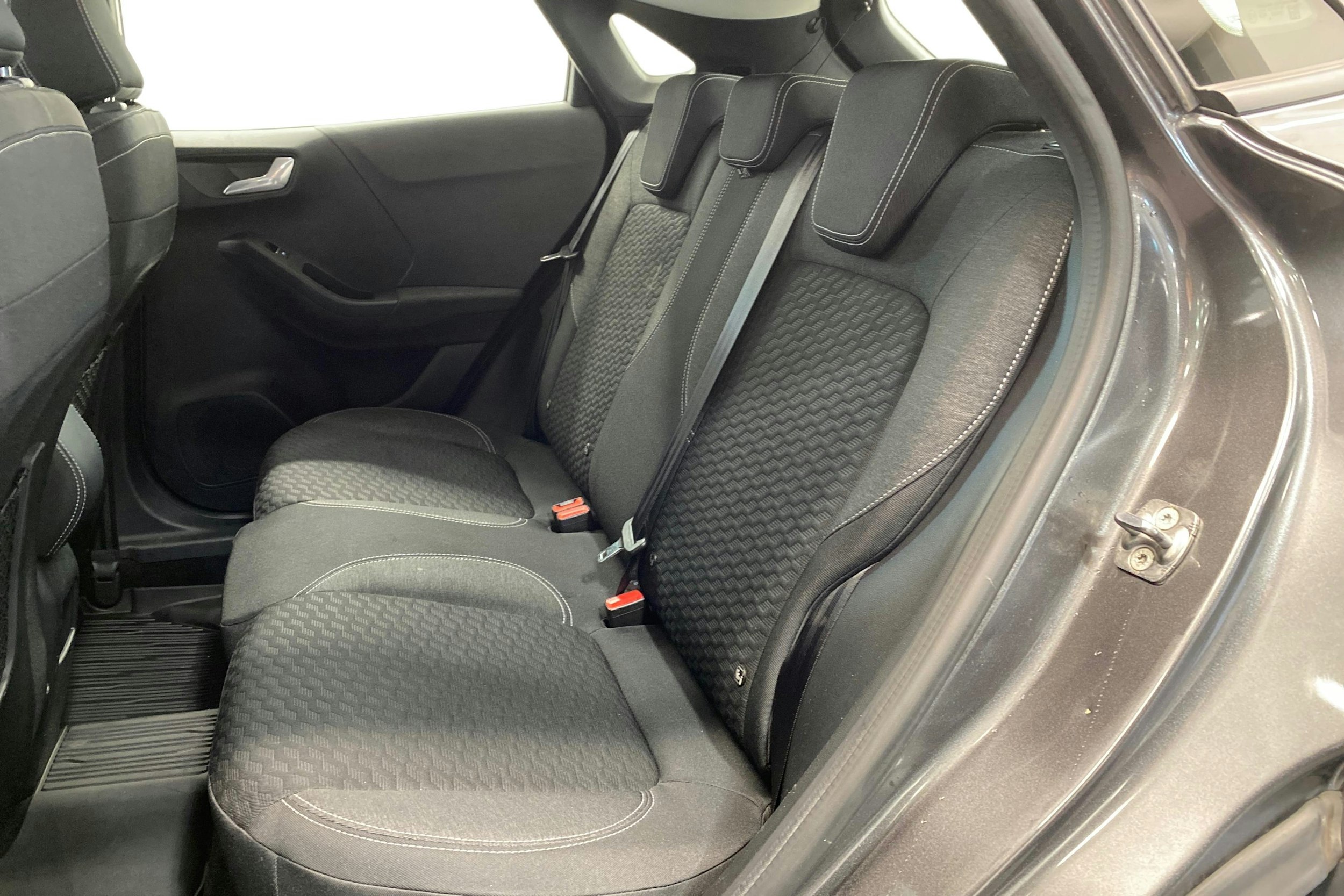 Harmaa Ford Puma 2021 kuva 10.