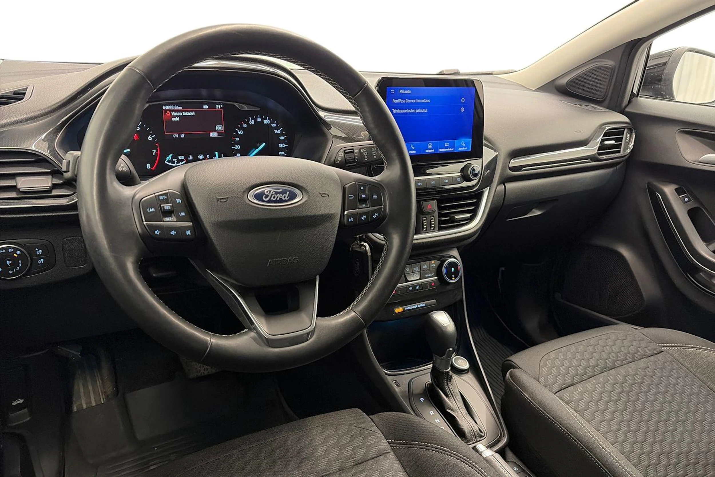 musta Ford Puma 2021 kuva 8.