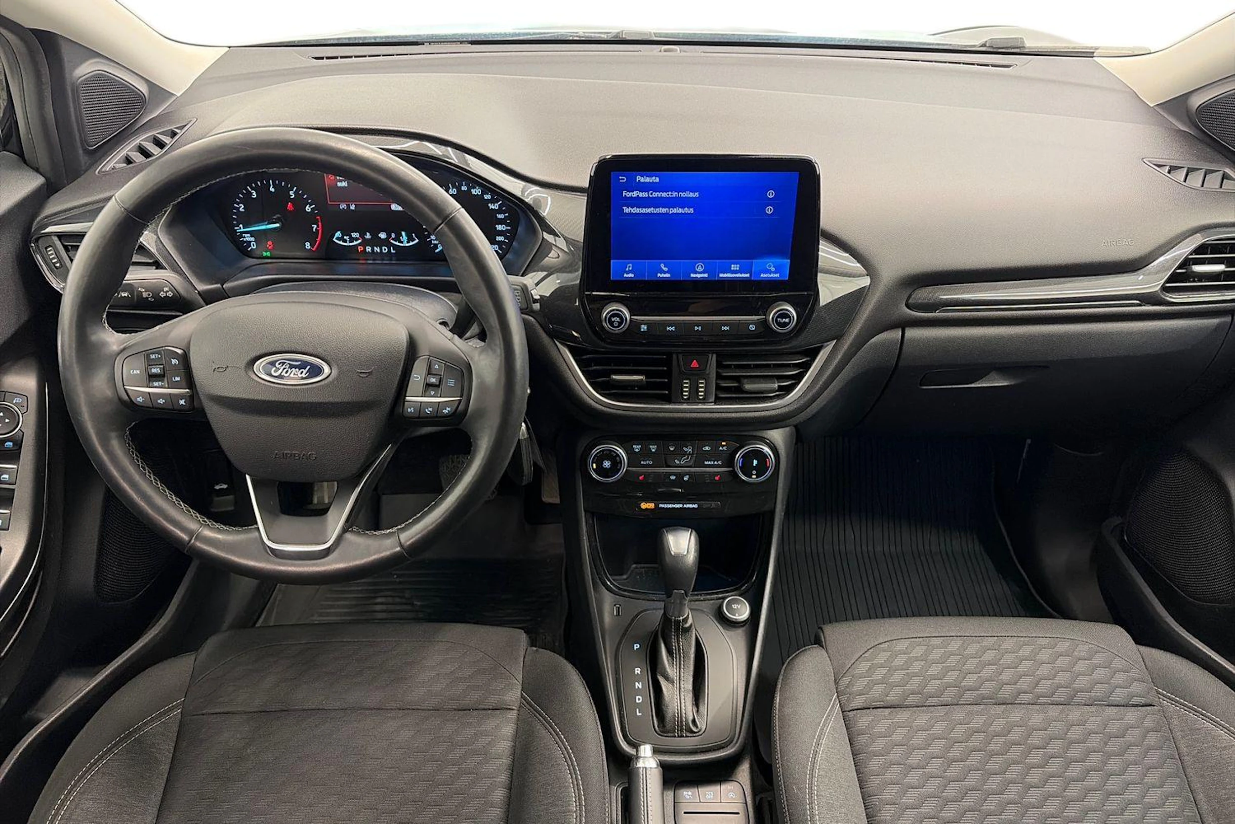 musta Ford Puma 2021 kuva 9.