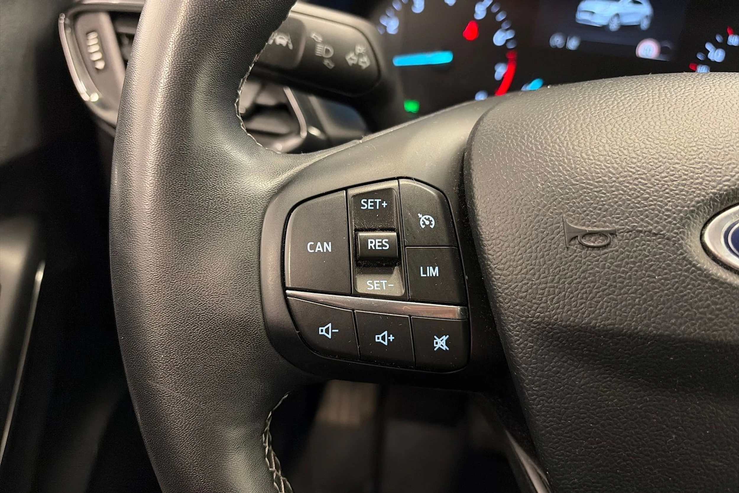 musta Ford Puma 2021 kuva 18.