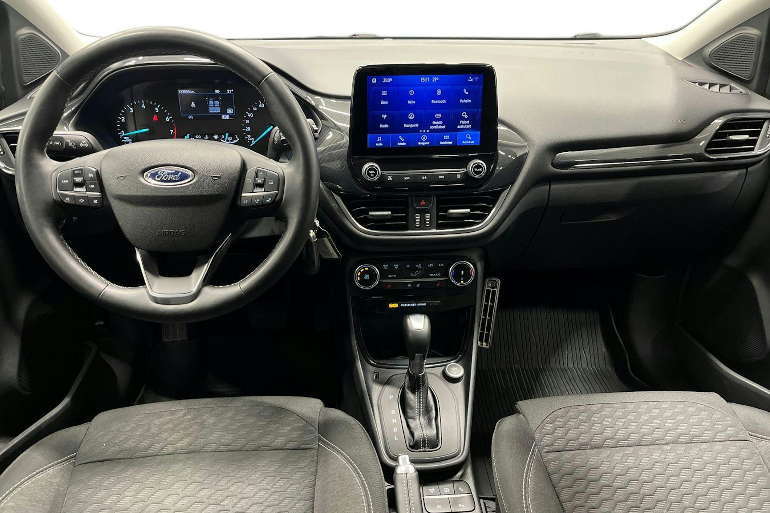 Harmaa Ford Puma 2022 kuva 9.