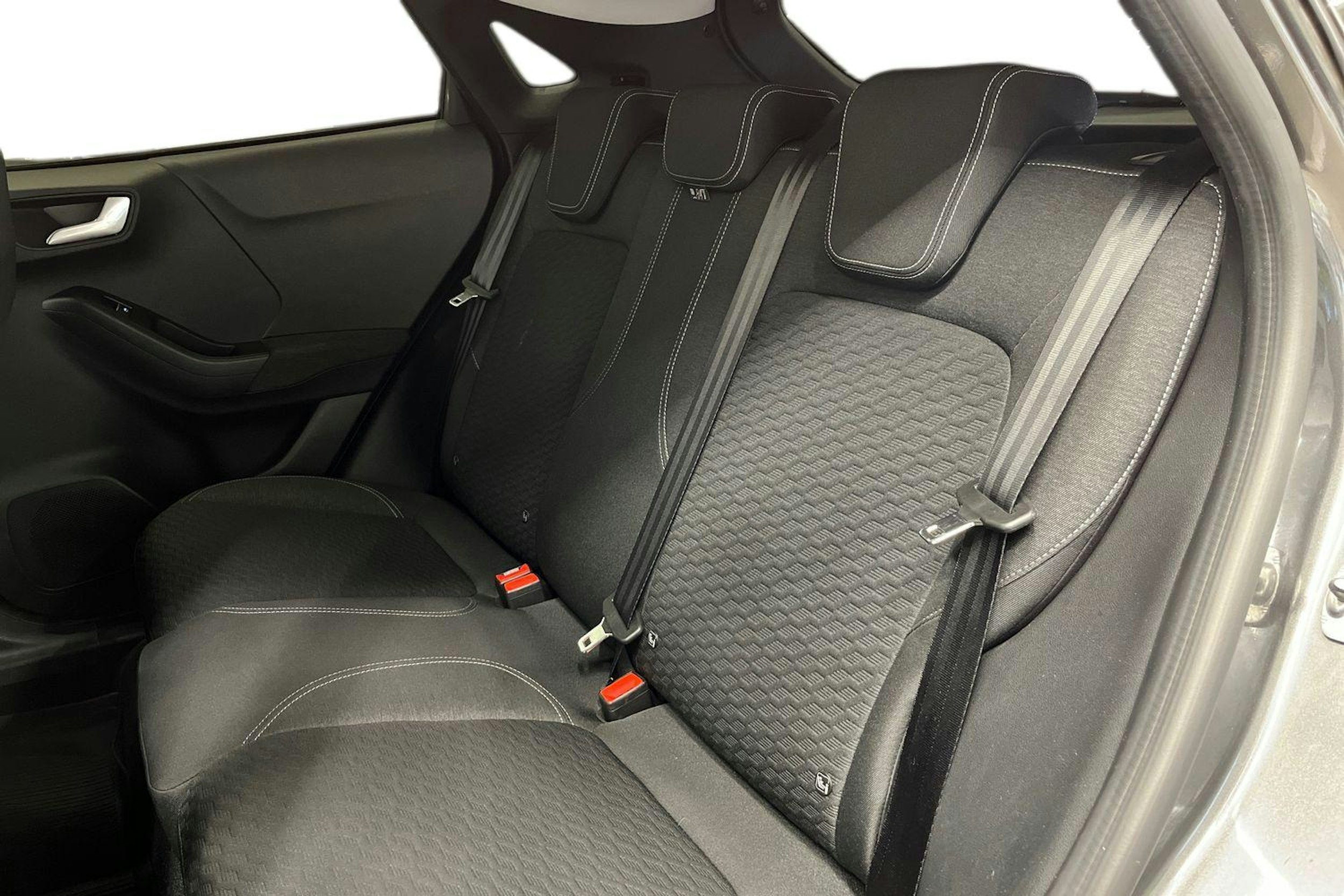 Harmaa Ford Puma 2022 kuva 10.