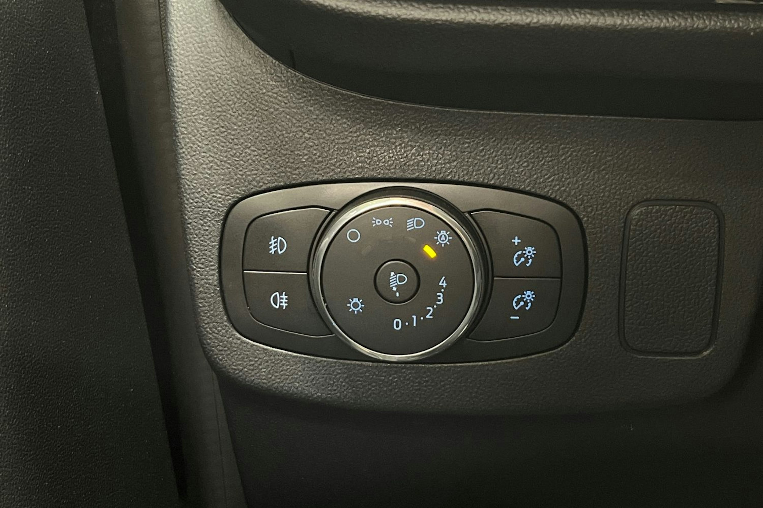 Harmaa Ford Puma 2022 kuva 18.