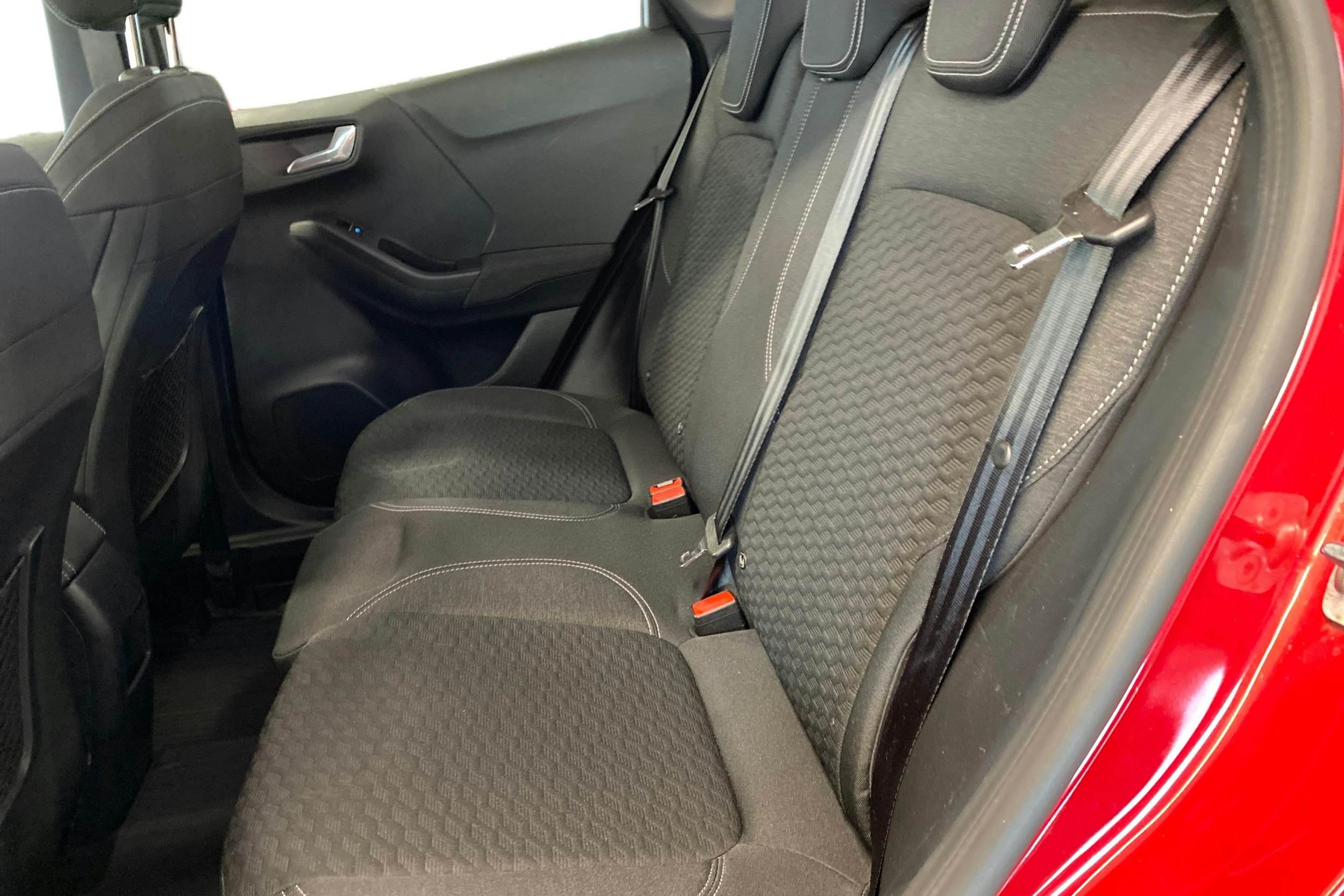 Punainen Ford Puma 2022 kuva 10.