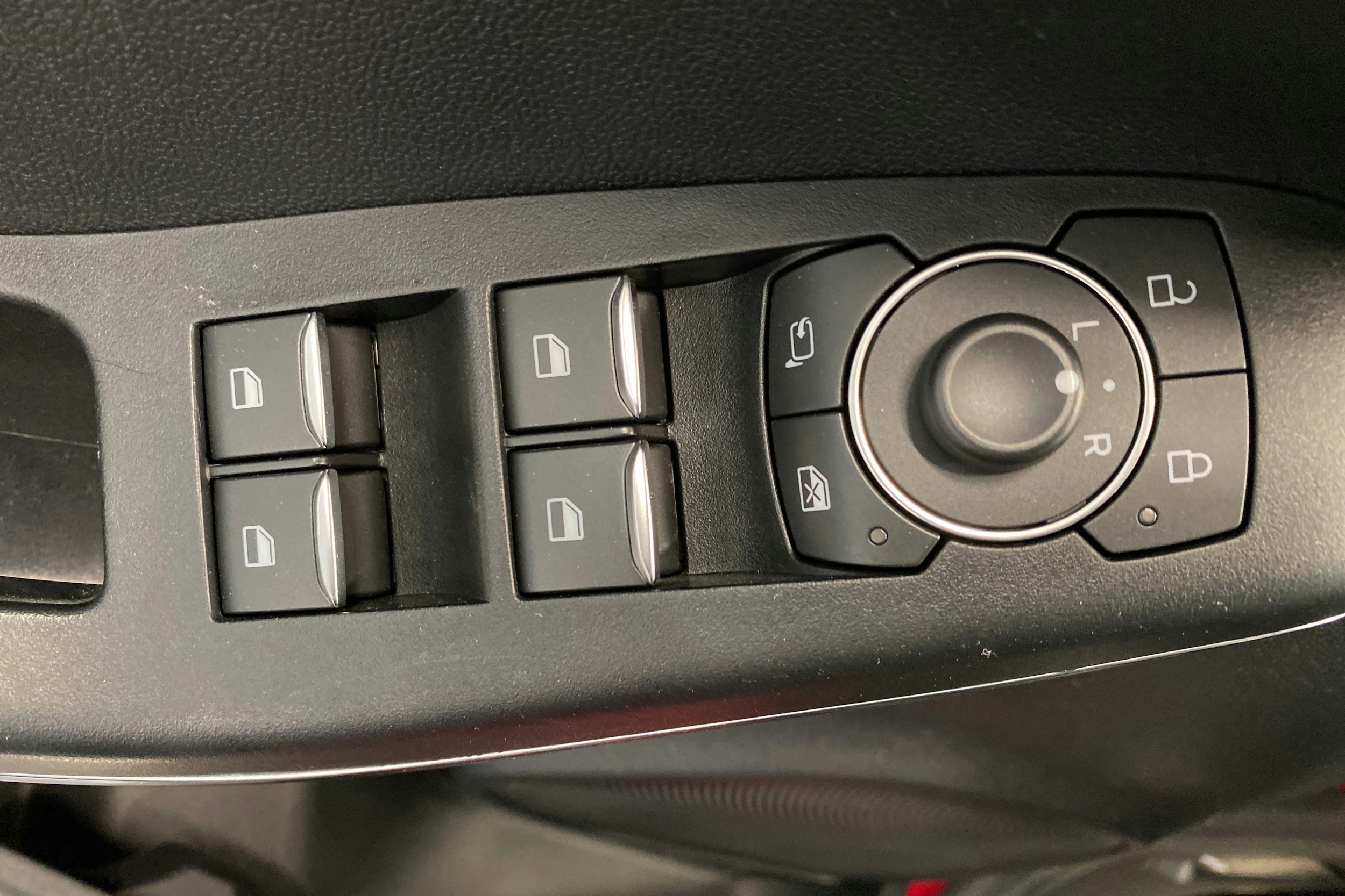 Punainen Ford Puma 2022 kuva 19.