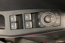 Punainen Ford Puma 2022 kuva 19.