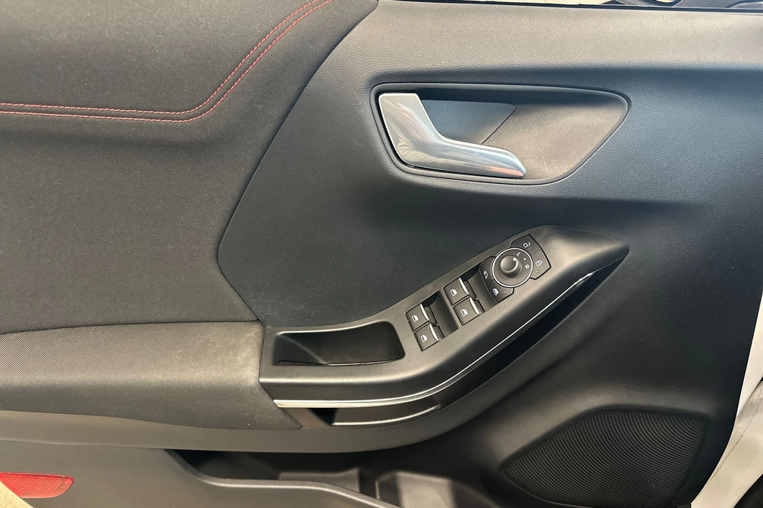 valkoinen Ford Puma 2023 kuva 20.