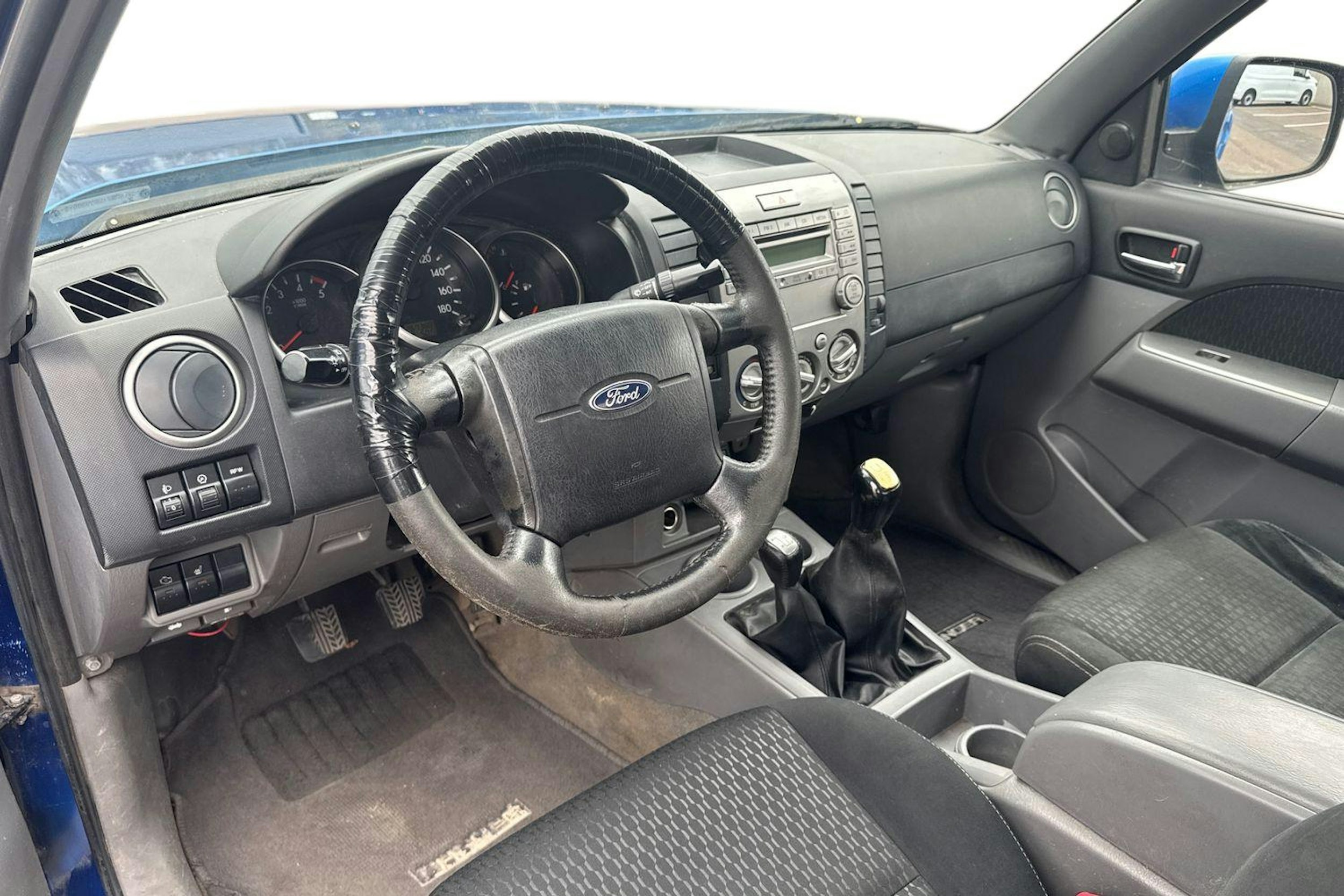 sininen Ford Ranger 2011 kuva 6.