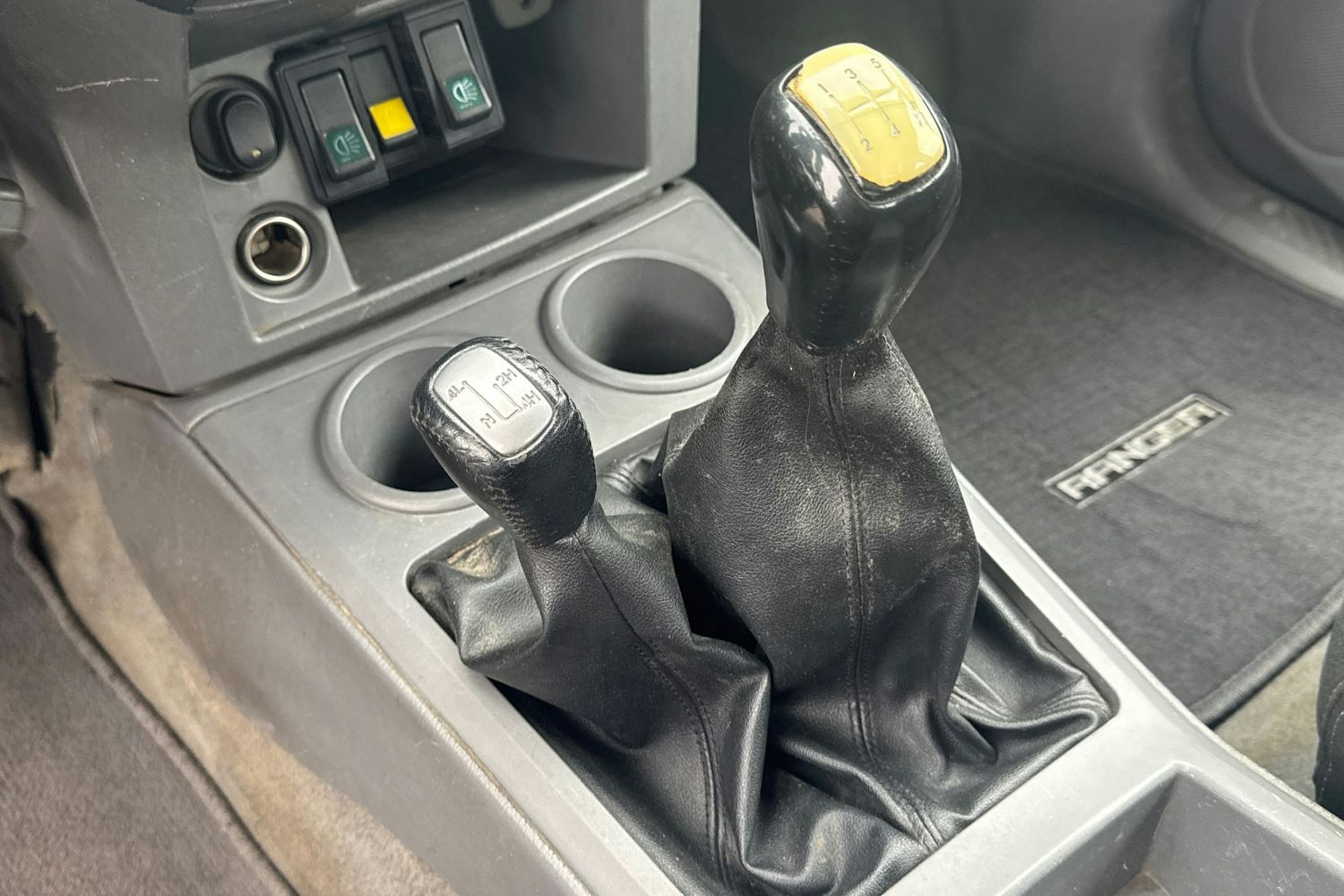 sininen Ford Ranger 2011 kuva 14.