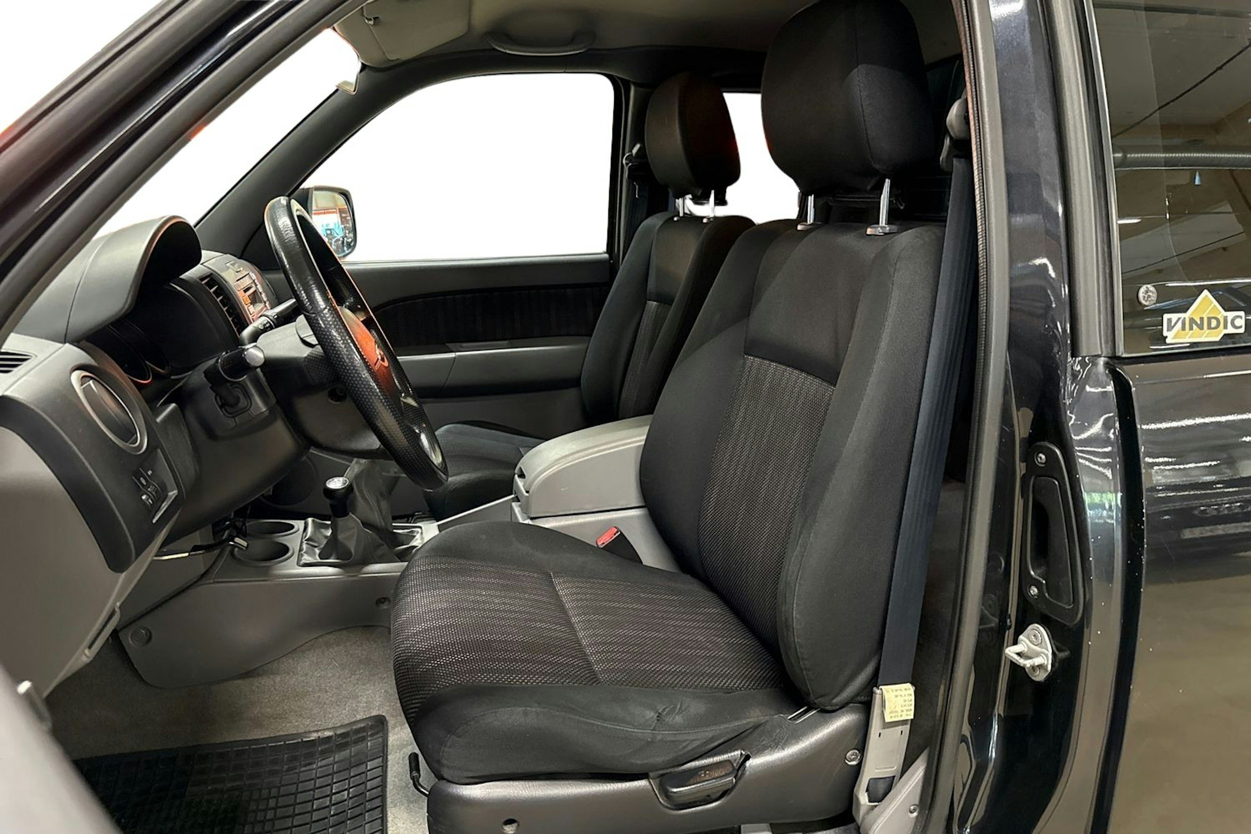 musta Ford Ranger 2011 kuva 7.