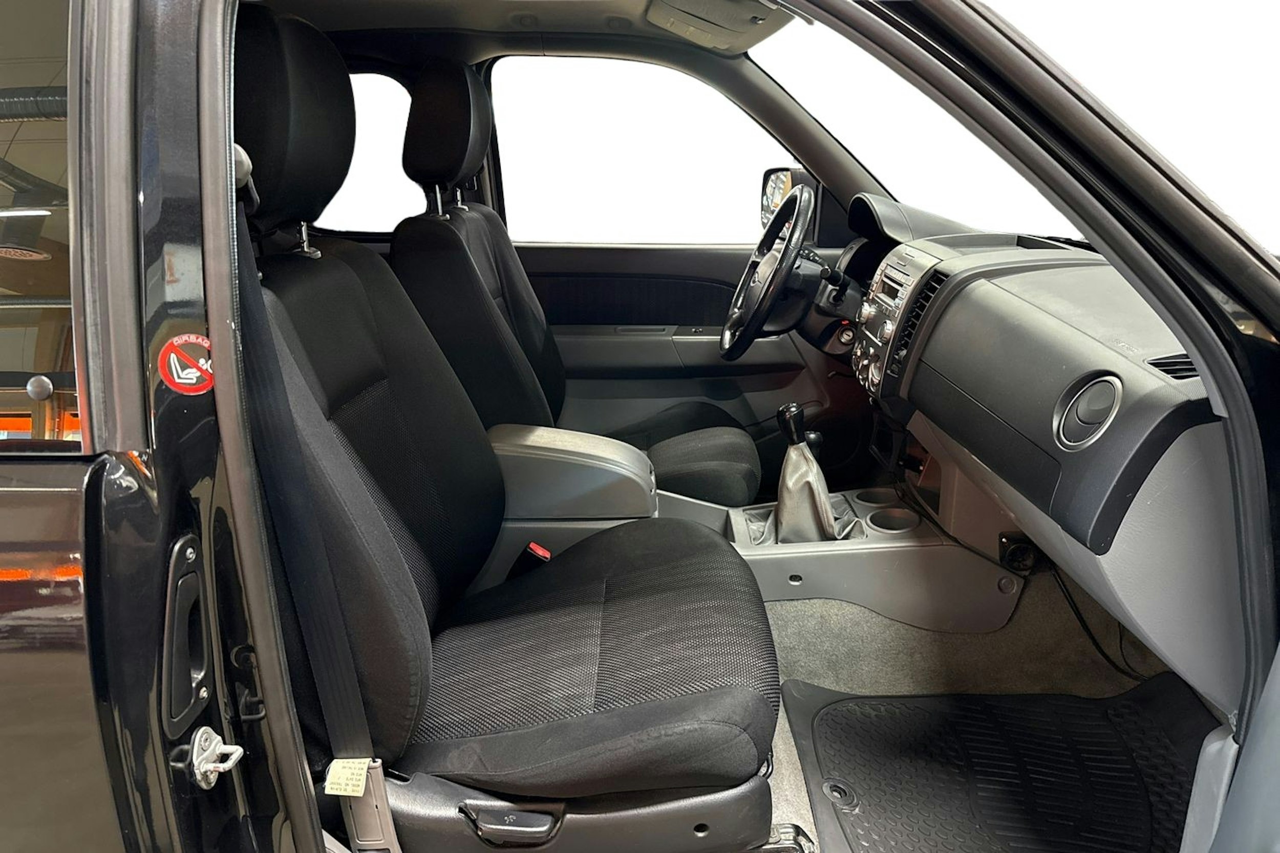 musta Ford Ranger 2011 kuva 10.