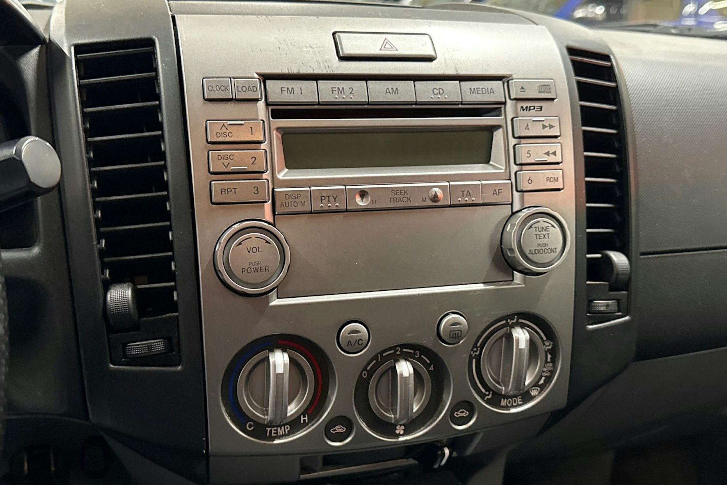 musta Ford Ranger 2011 kuva 16.