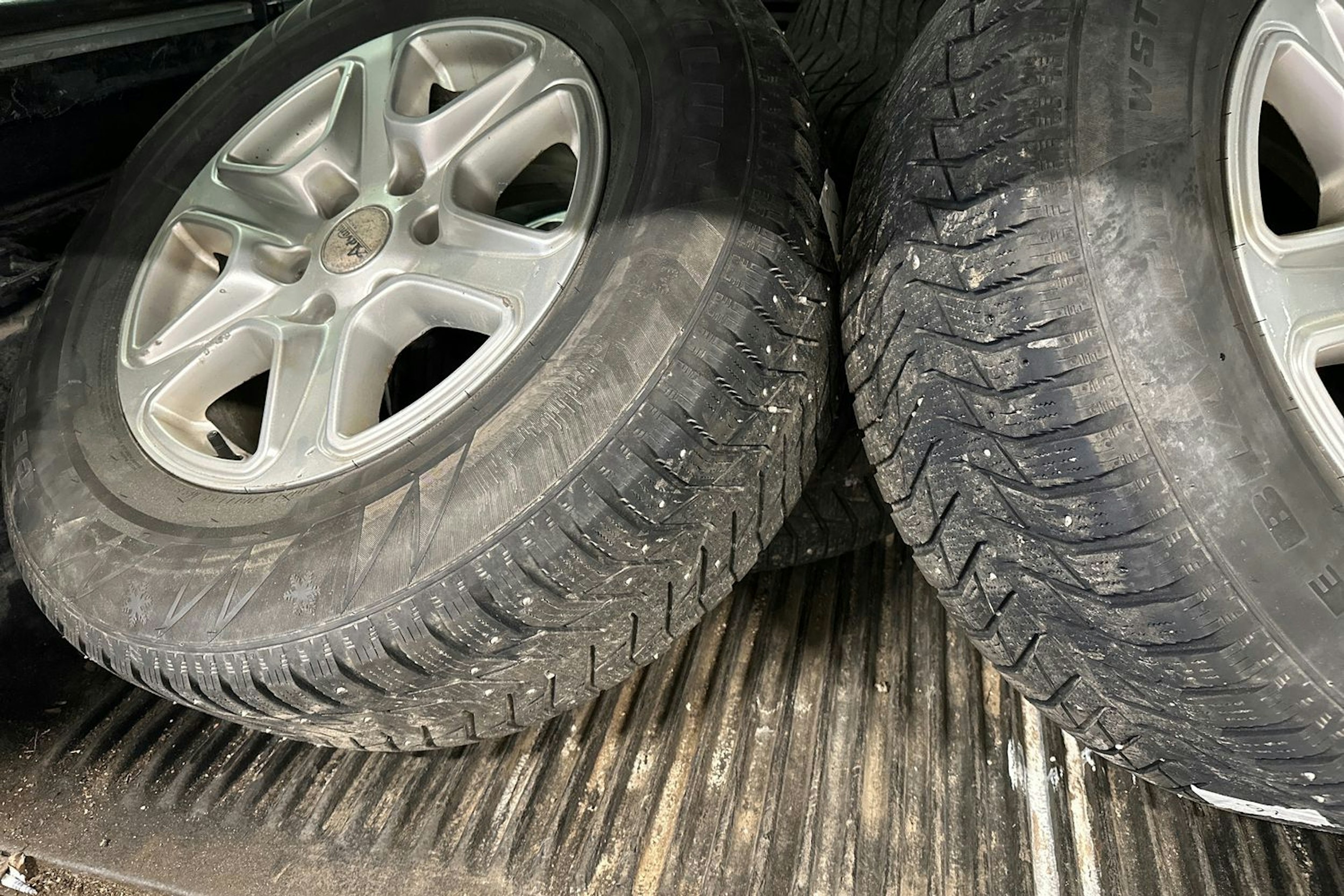 musta Ford Ranger 2012 kuva 11.