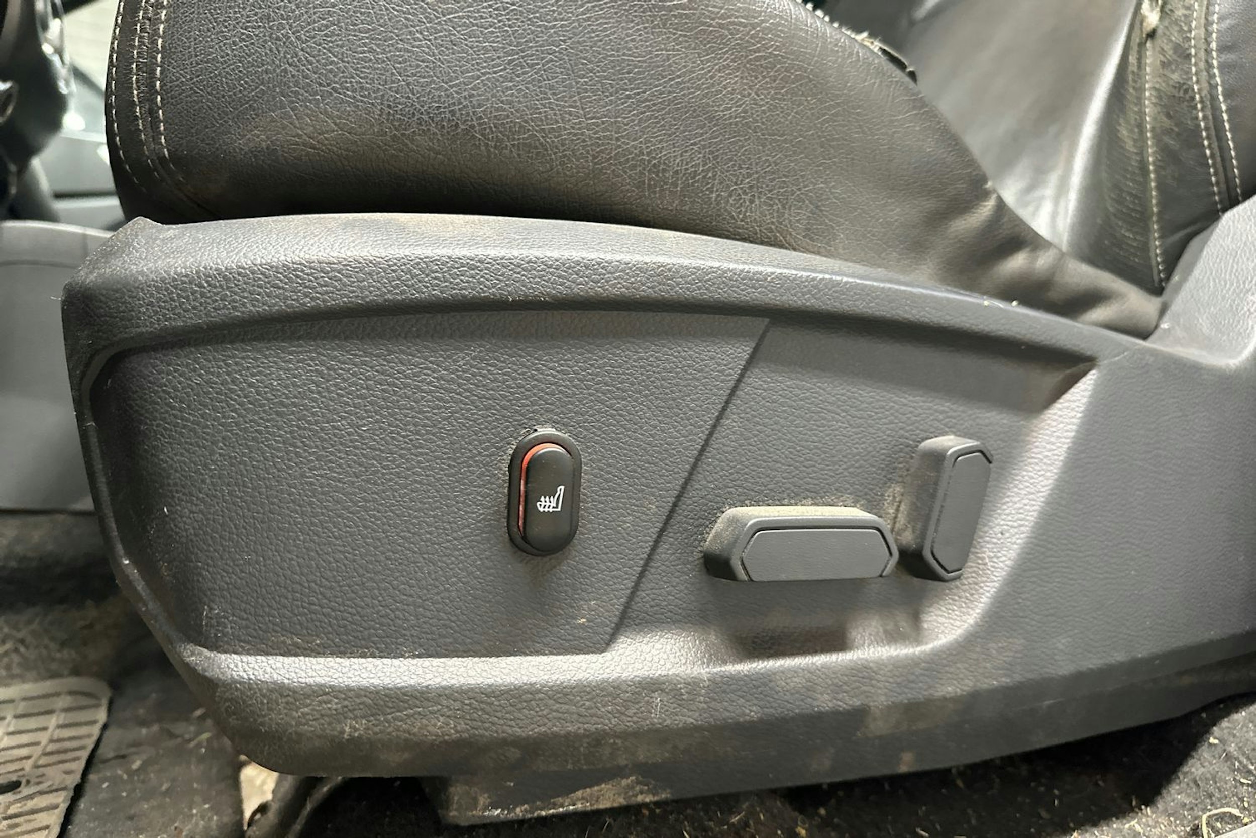 musta Ford Ranger 2012 kuva 12.