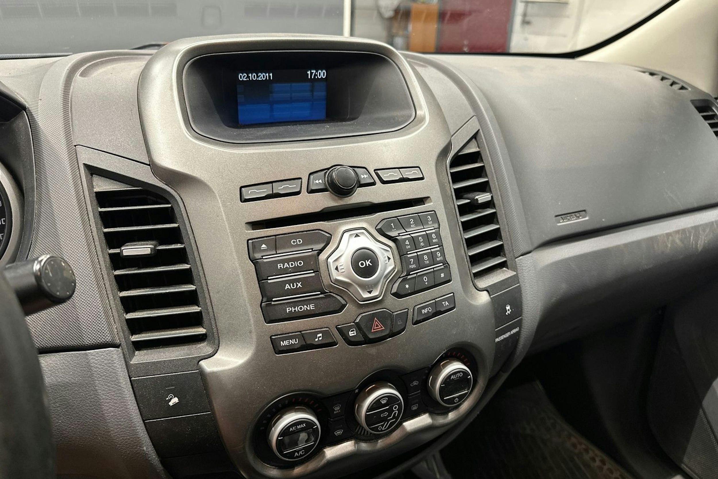 musta Ford Ranger 2012 kuva 15.