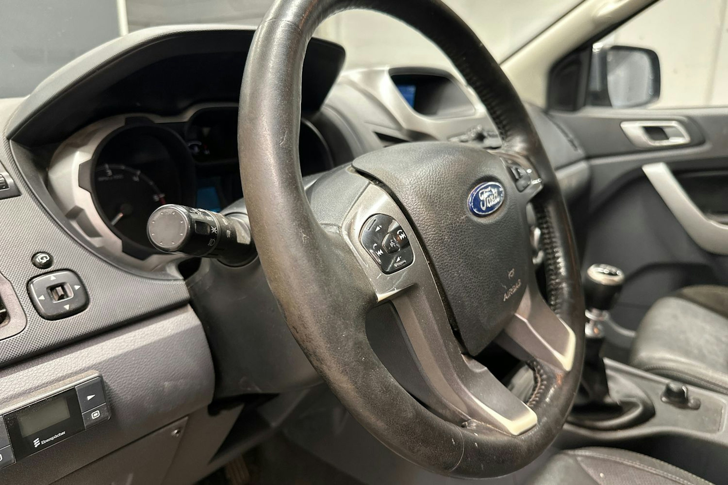 musta Ford Ranger 2012 kuva 18.