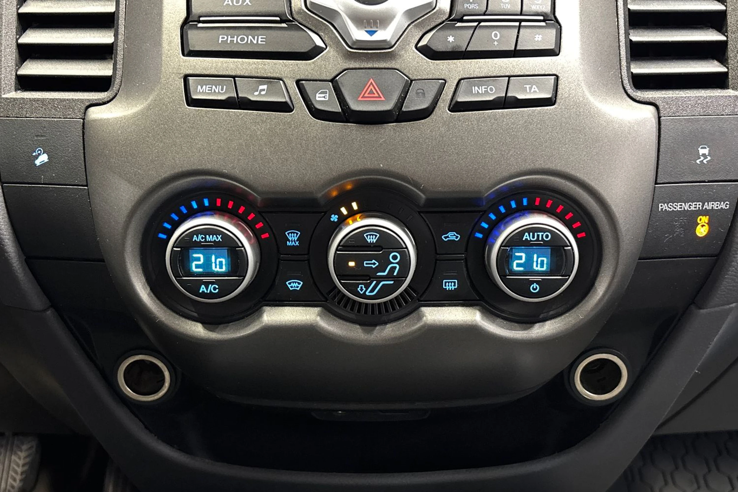 musta Ford Ranger 2013 kuva 21.