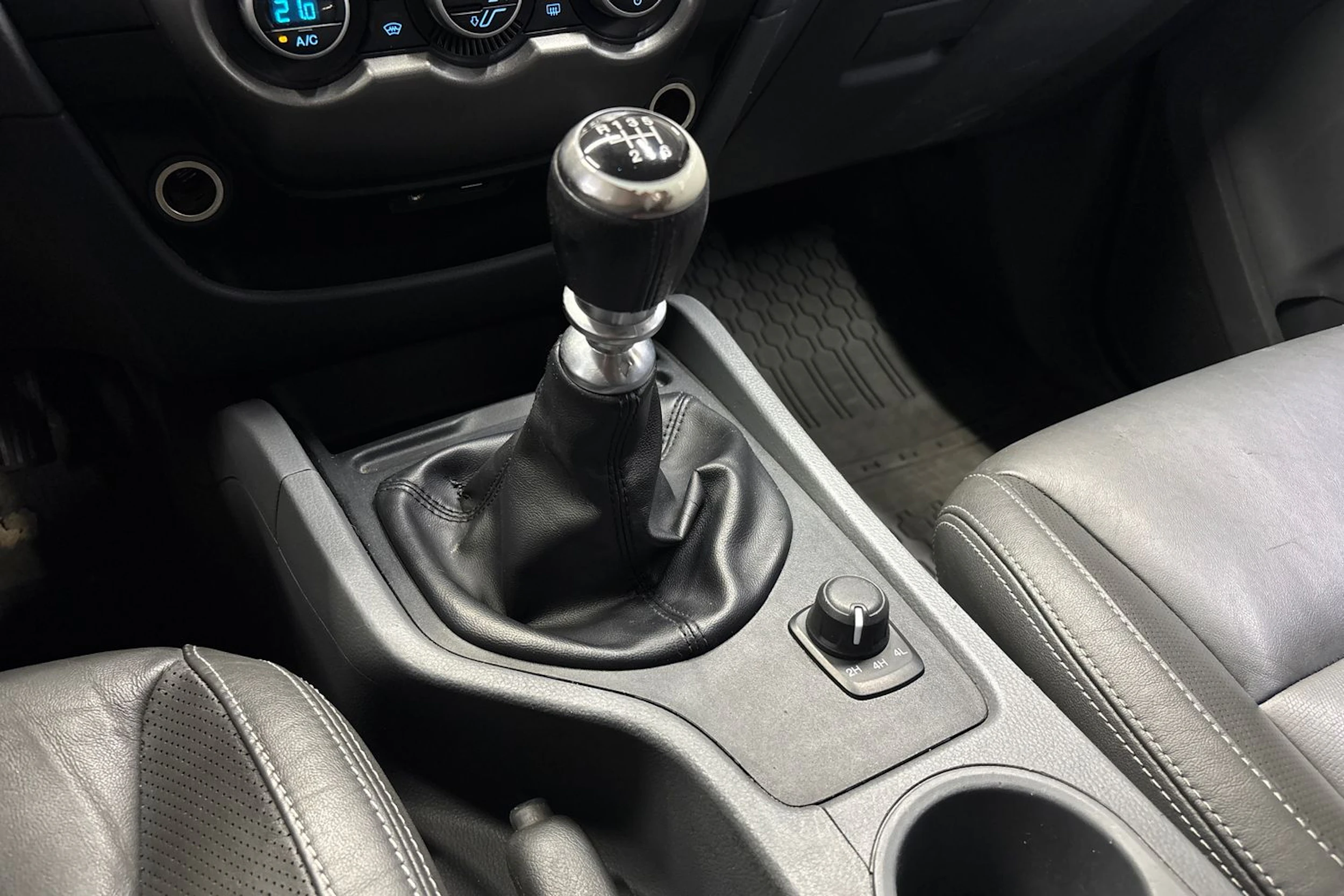 musta Ford Ranger 2013 kuva 22.