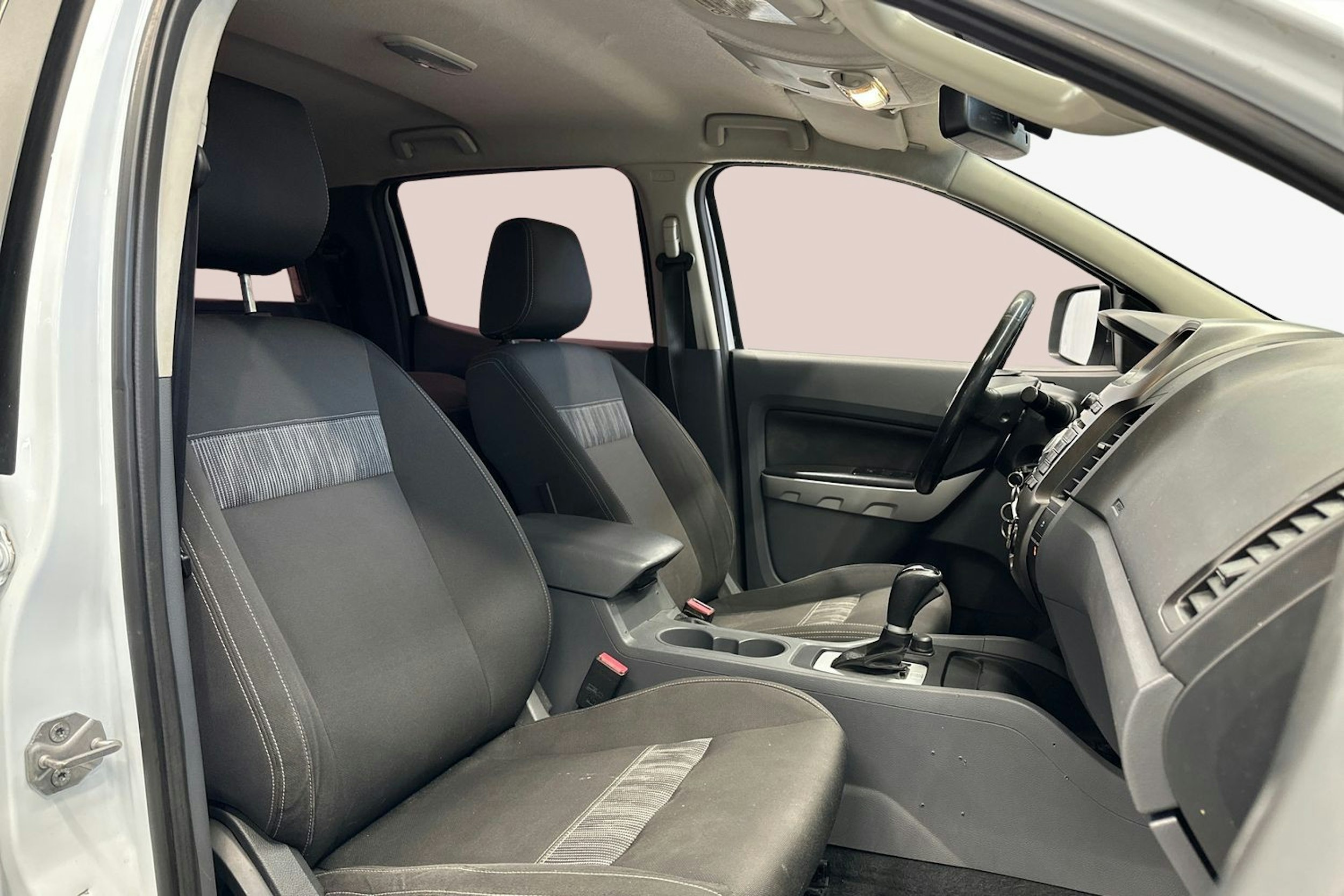 valkoinen Ford Ranger 2013 kuva 9.