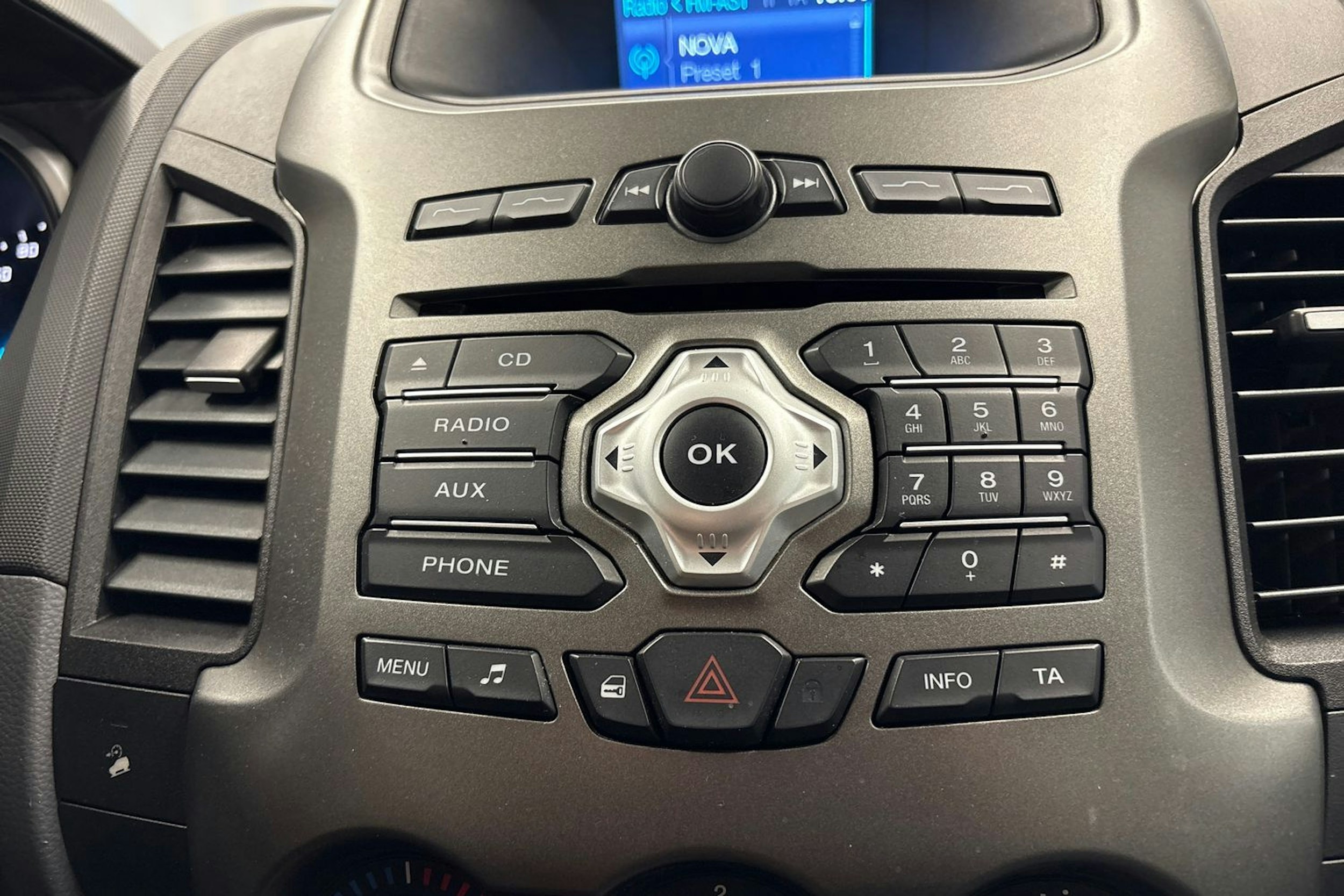 harmaa Ford Ranger 2013 kuva 22.