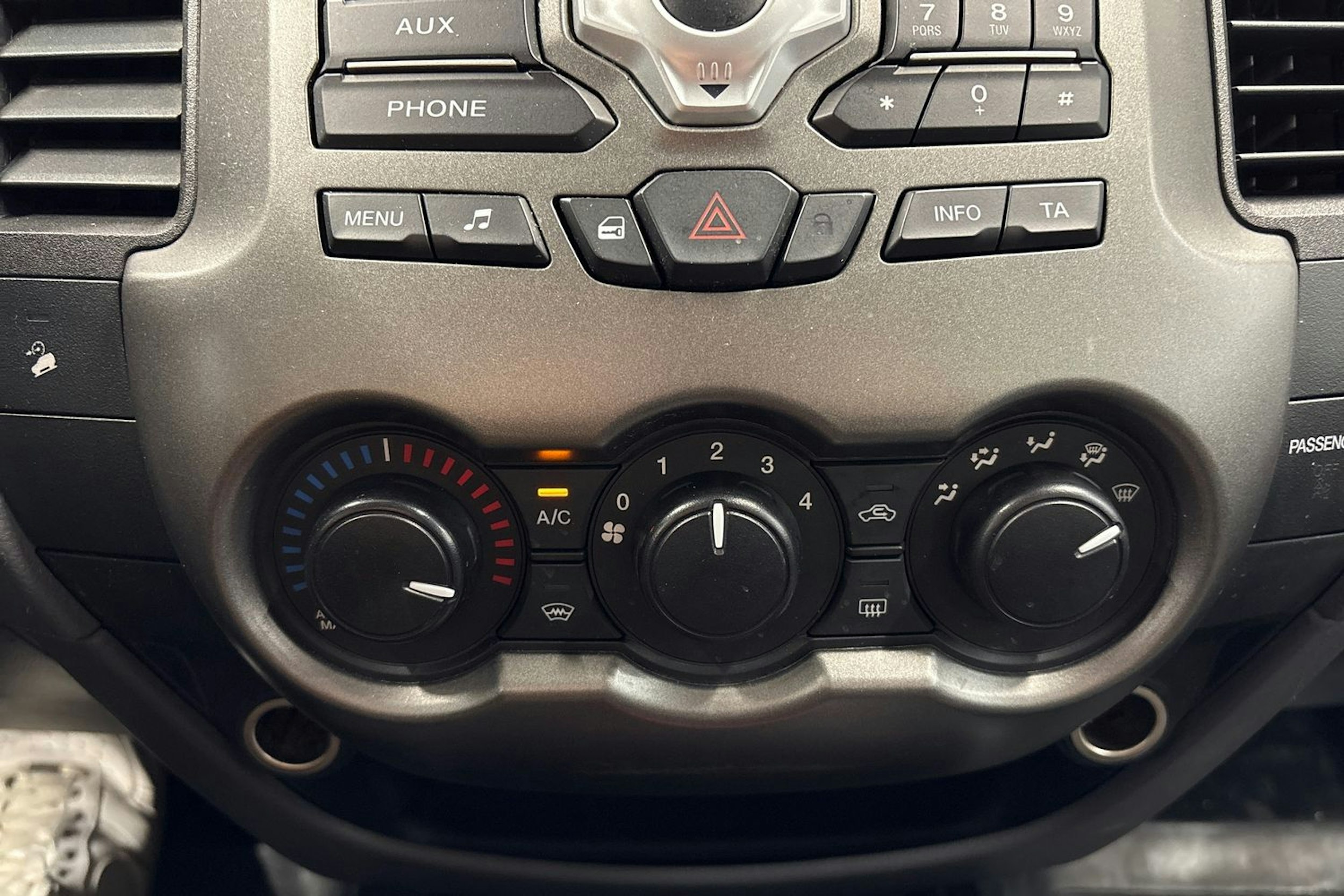 harmaa Ford Ranger 2013 kuva 23.