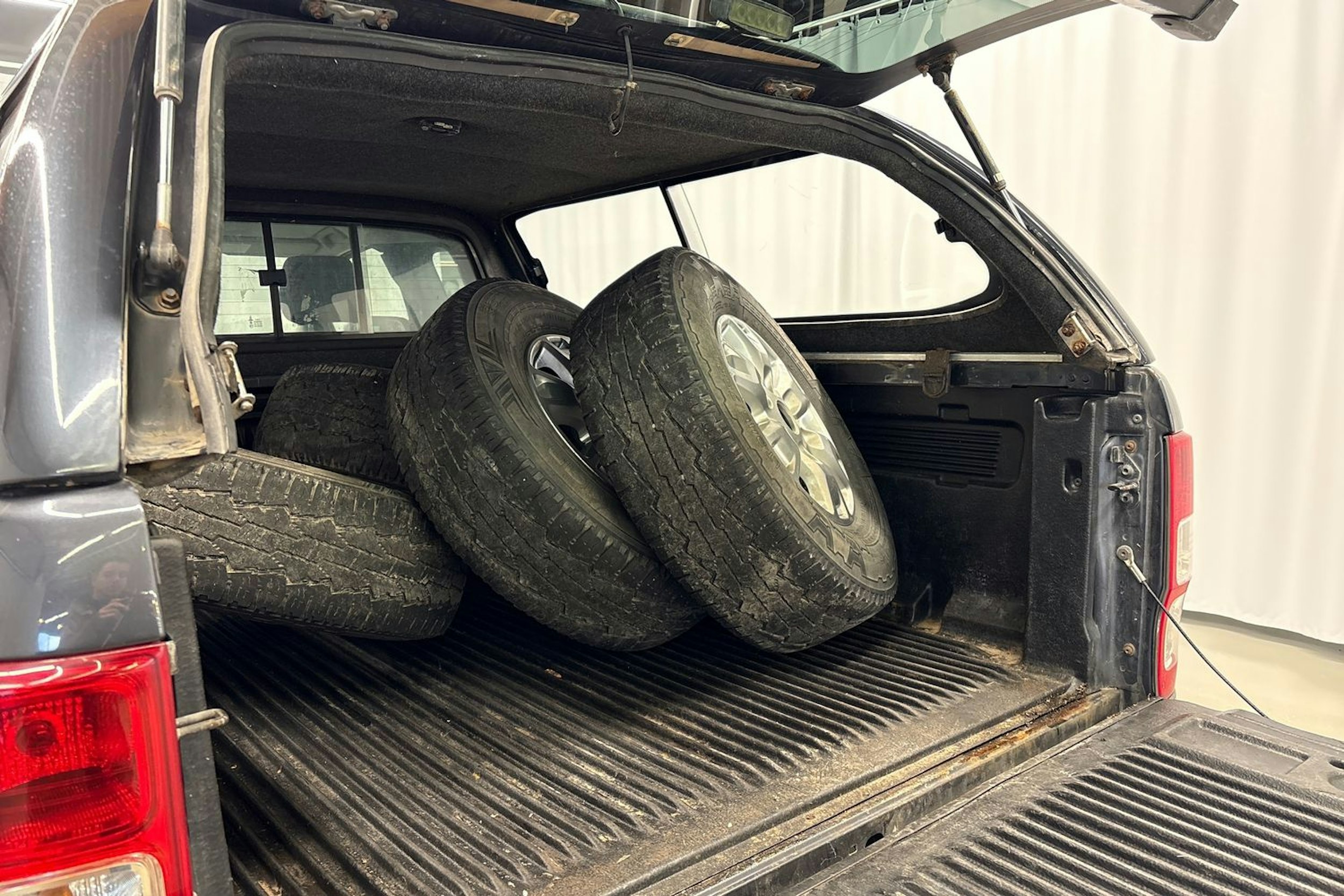 harmaa Ford Ranger 2013 kuva 26.