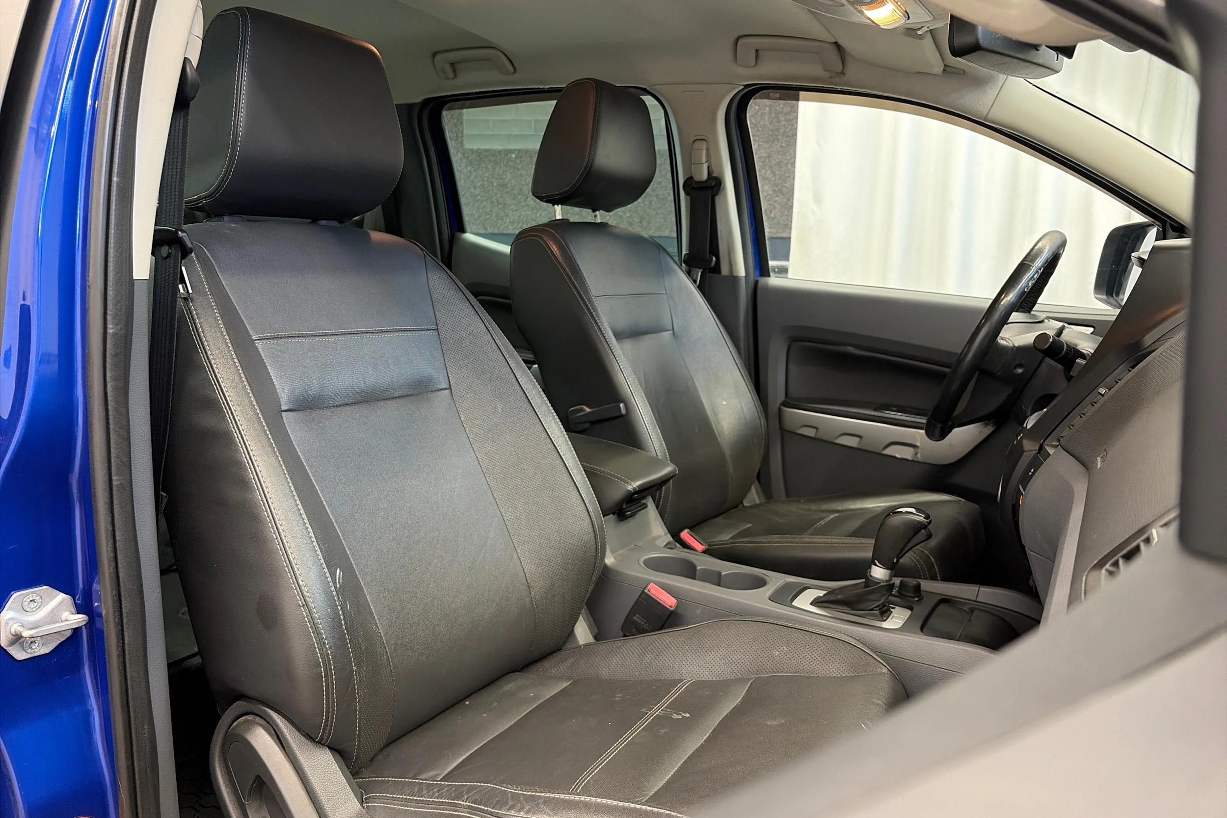sininen Ford Ranger 2013 kuva 11.