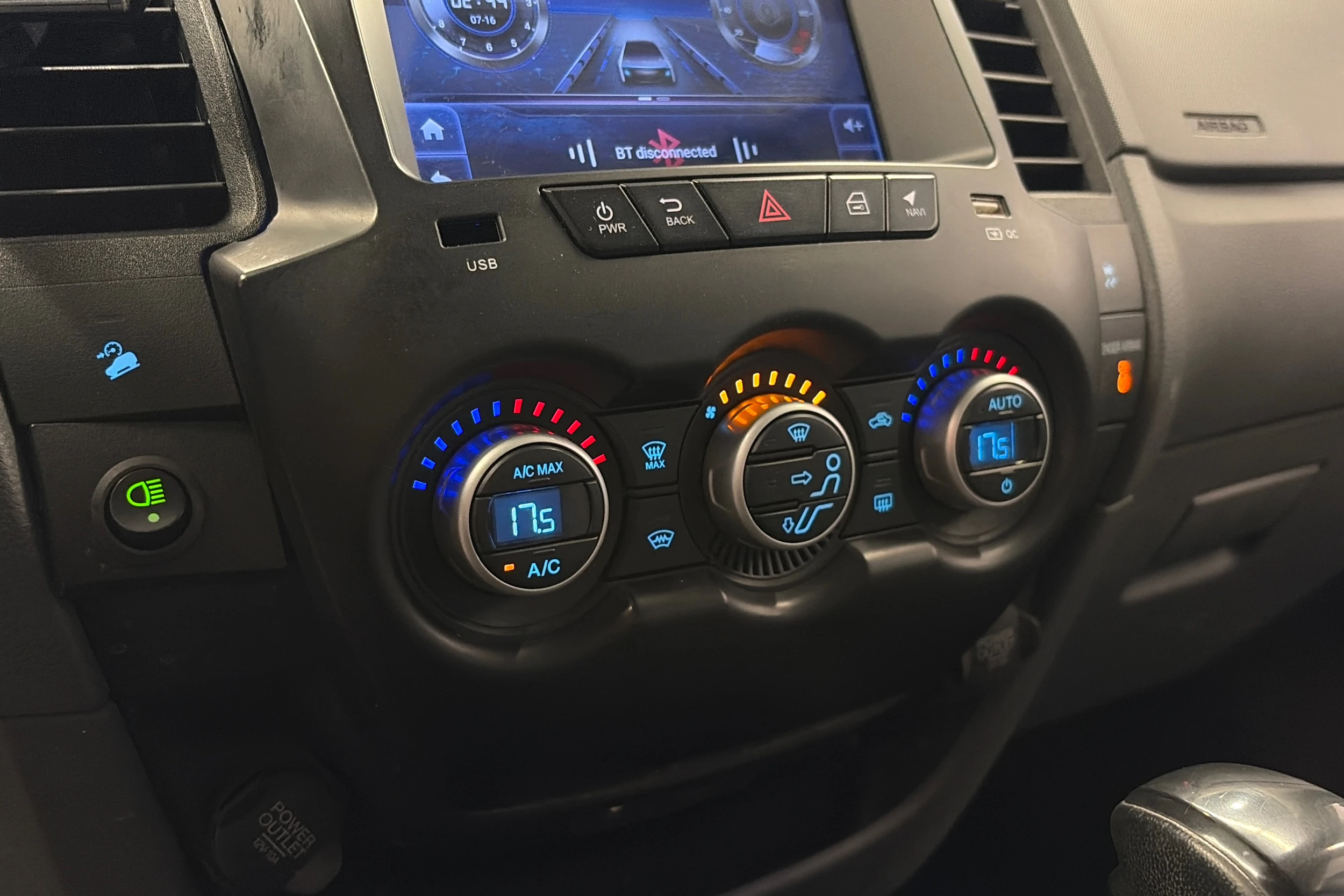 sininen Ford Ranger 2013 kuva 16.