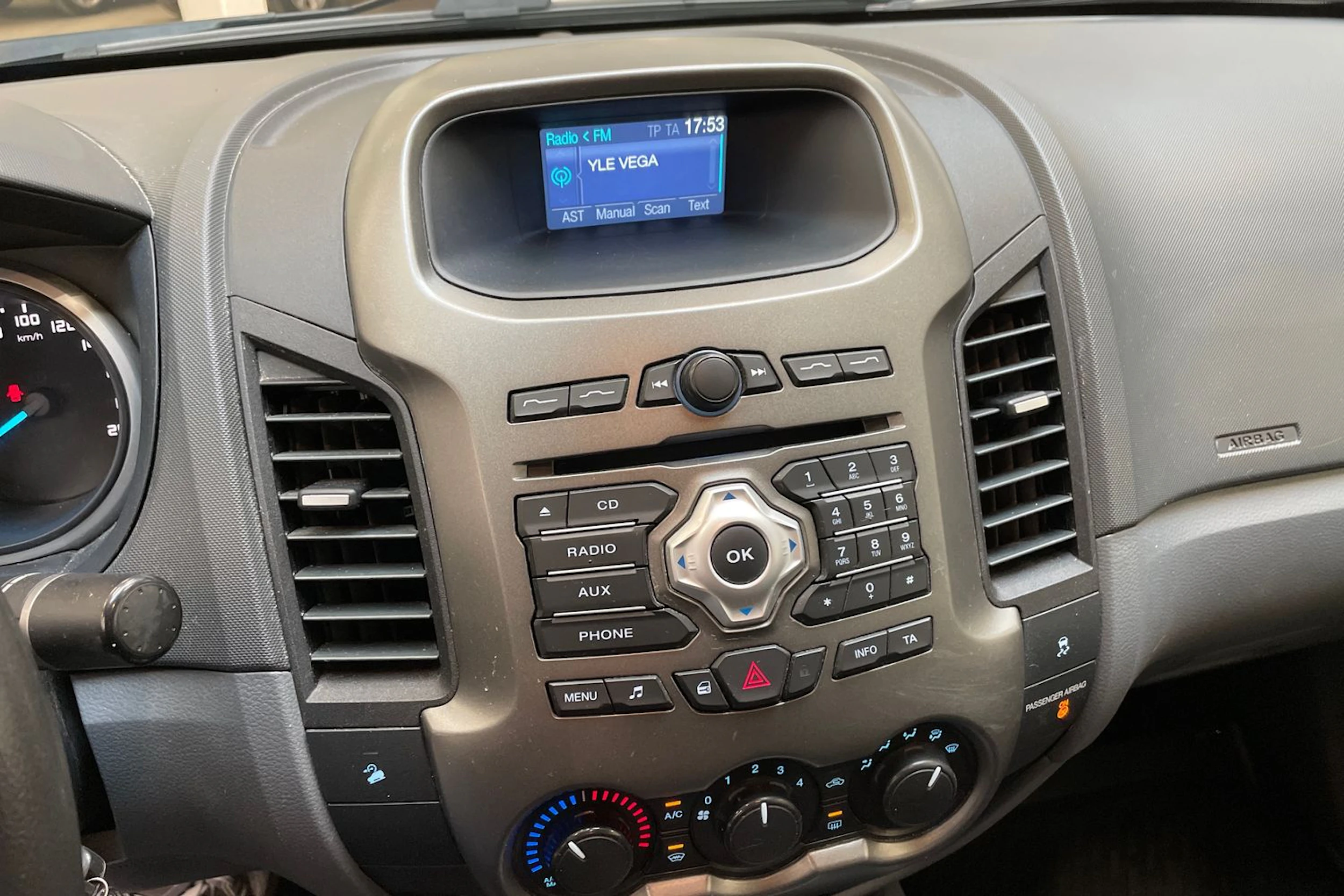sininen Ford Ranger 2013 kuva 24.