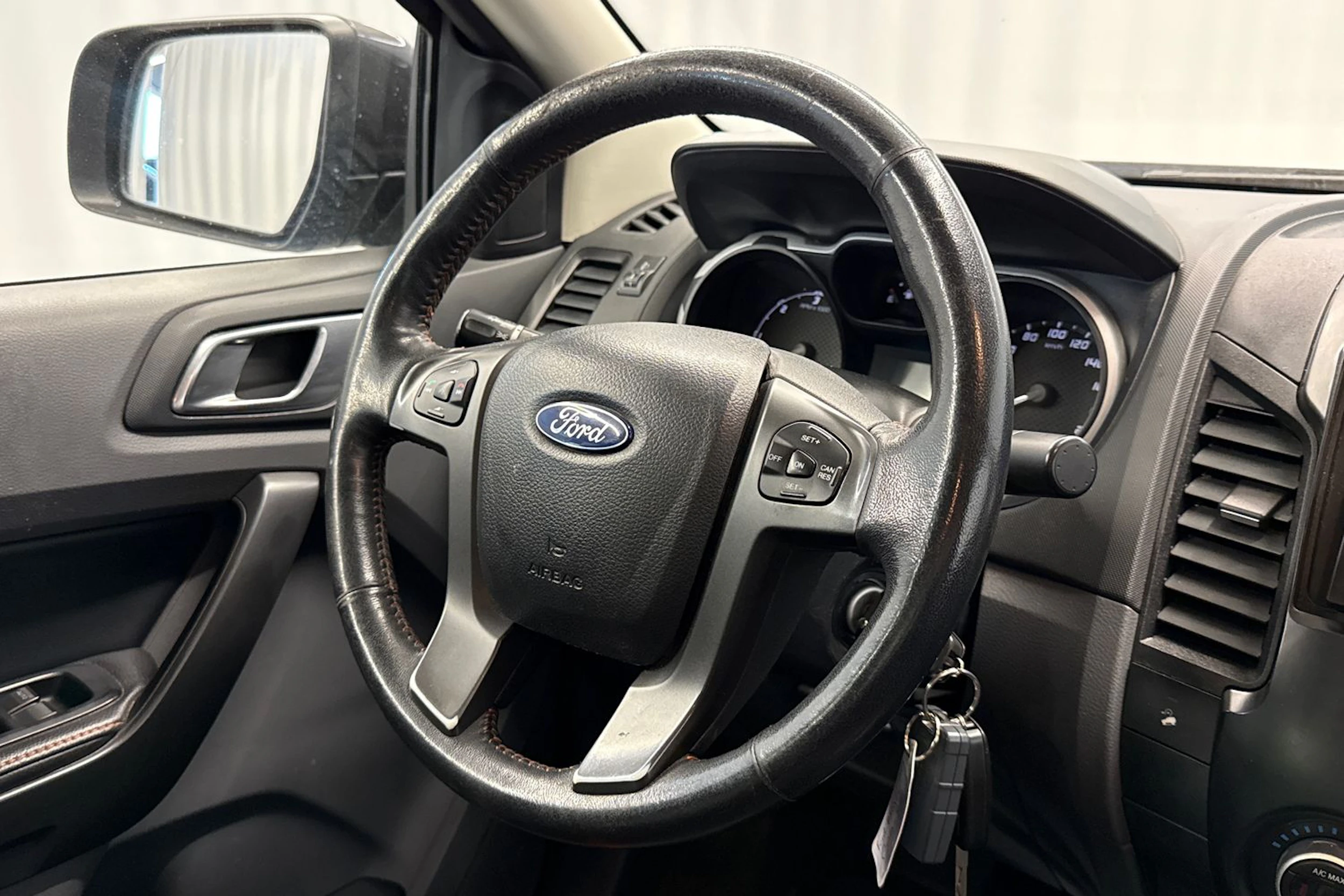 harmaa Ford Ranger 2014 kuva 13.