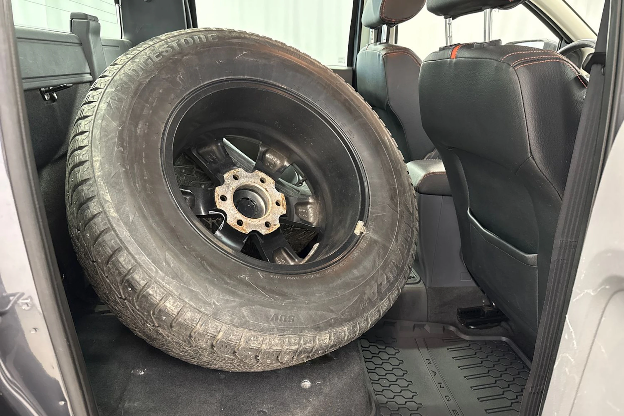 harmaa Ford Ranger 2014 kuva 27.