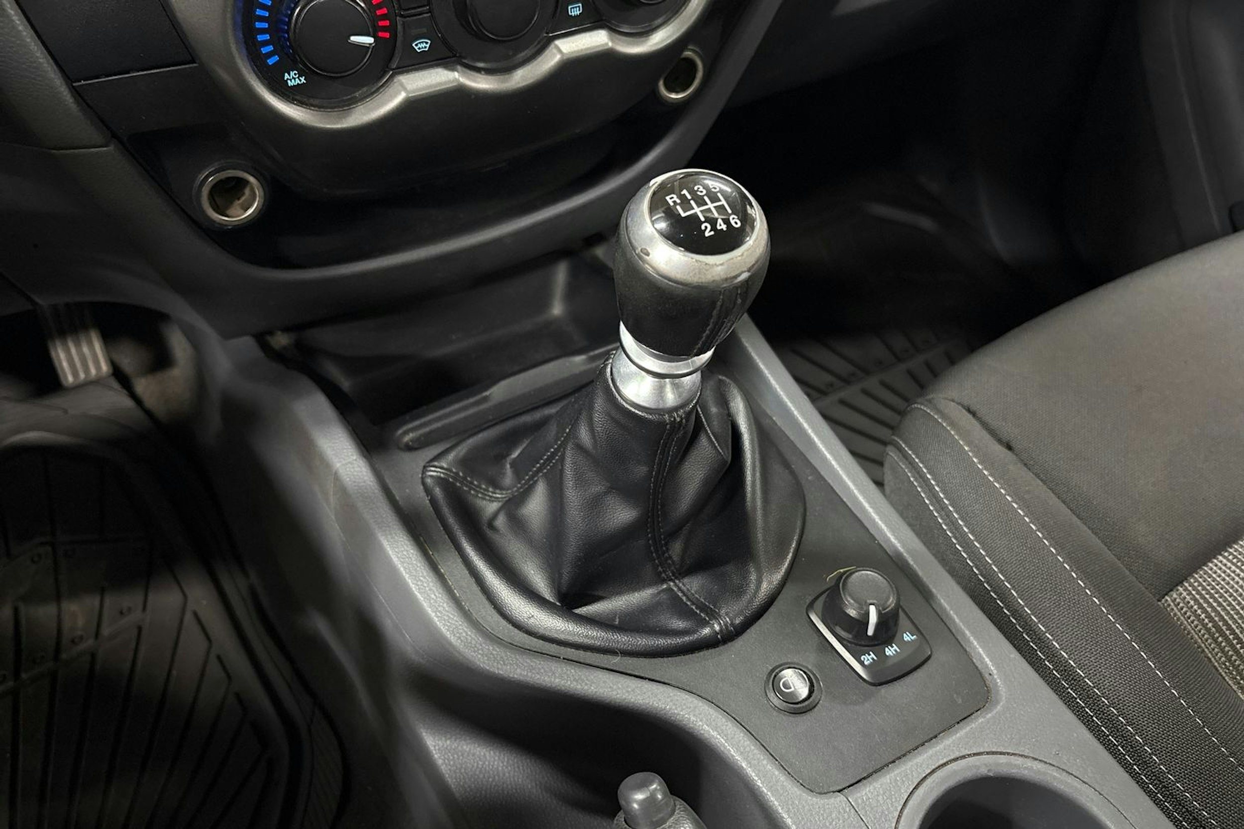 Valkoinen Ford RANGER 2014 kuva 14.