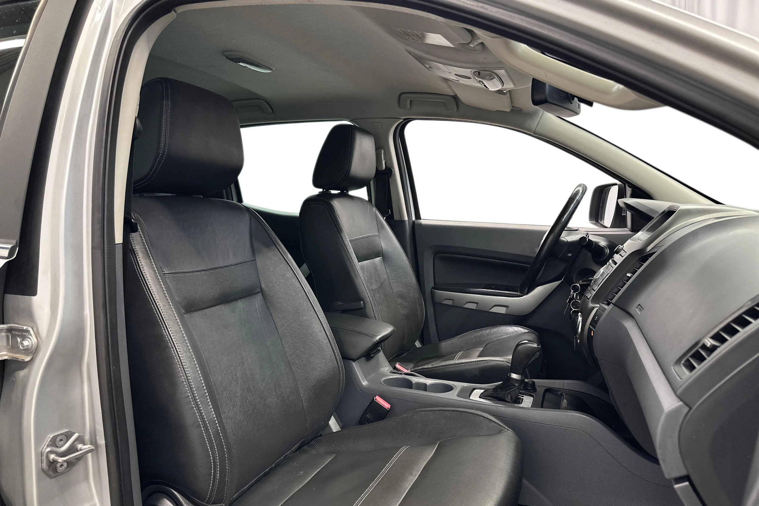 harmaa Ford Ranger 2015 kuva 7.