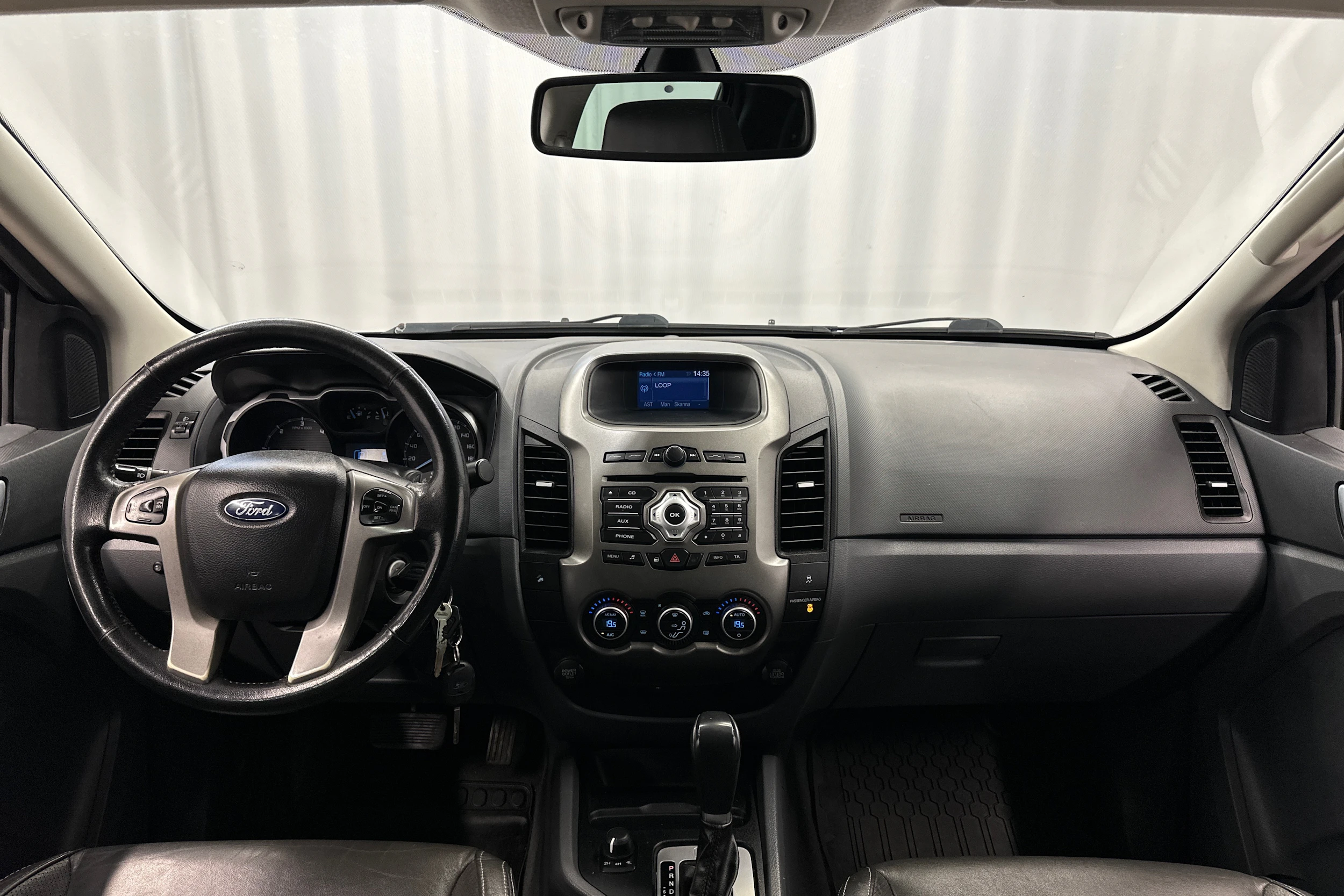 harmaa Ford Ranger 2015 kuva 11.