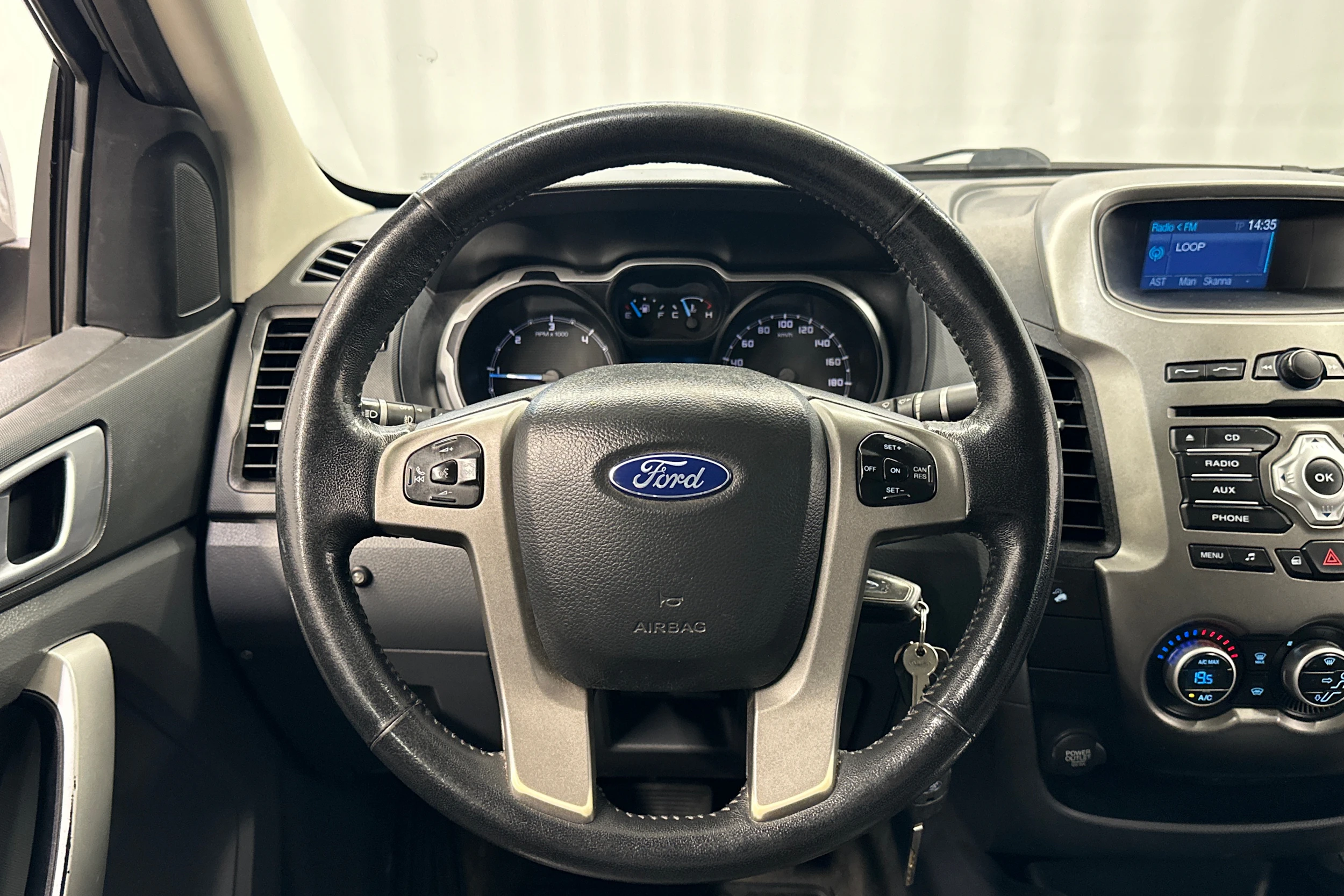 harmaa Ford Ranger 2015 kuva 12.