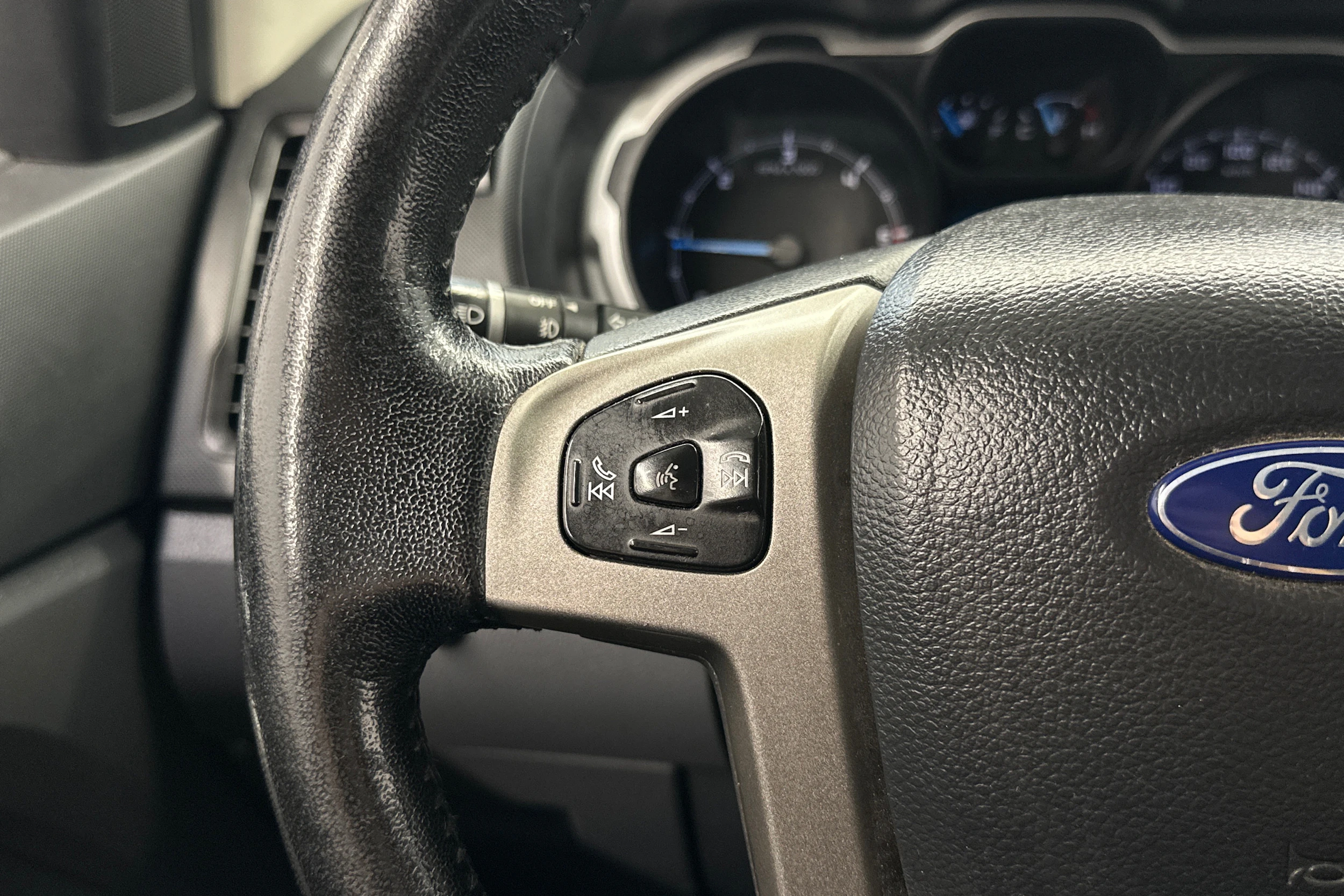 harmaa Ford Ranger 2015 kuva 13.