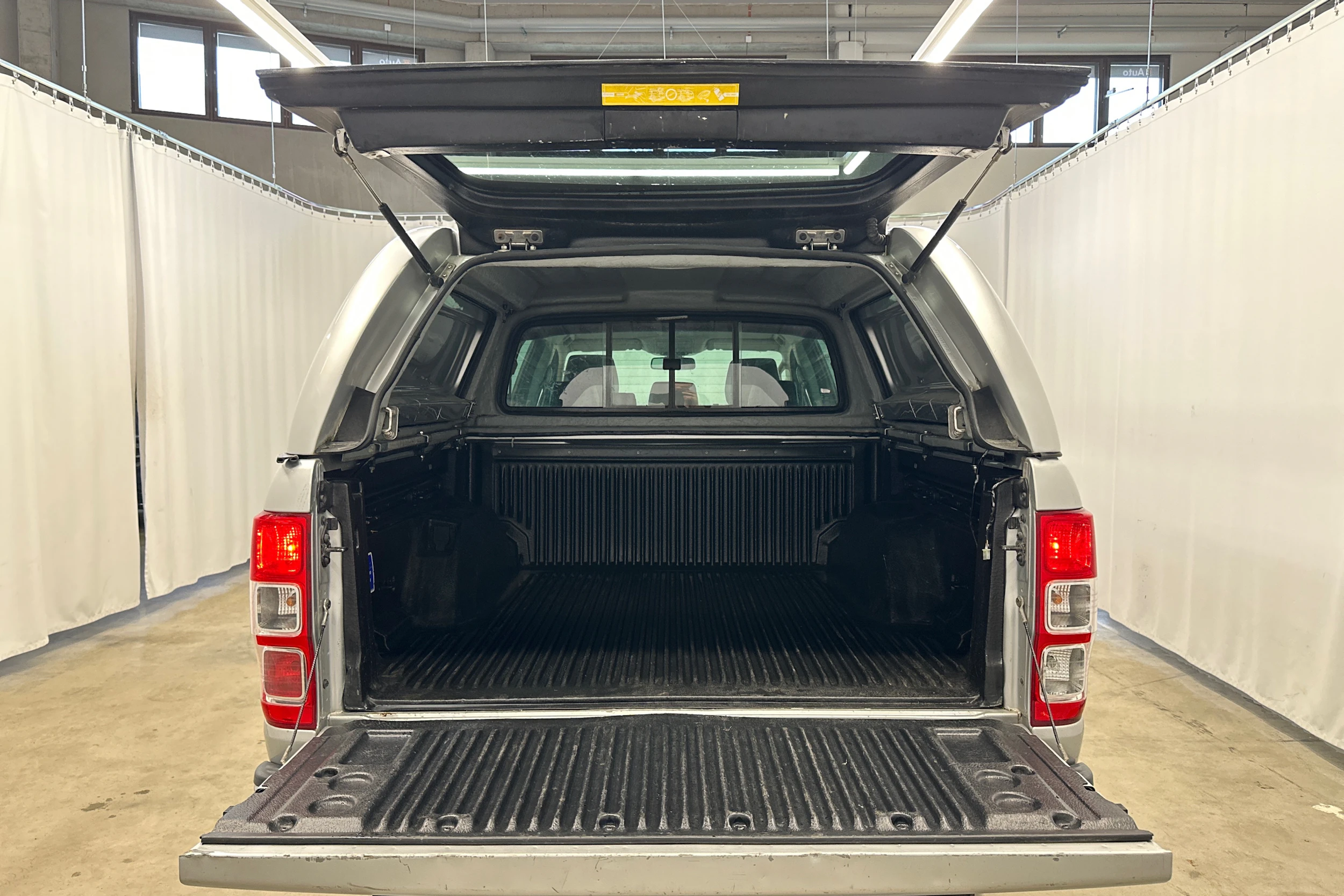 harmaa Ford Ranger 2015 kuva 19.