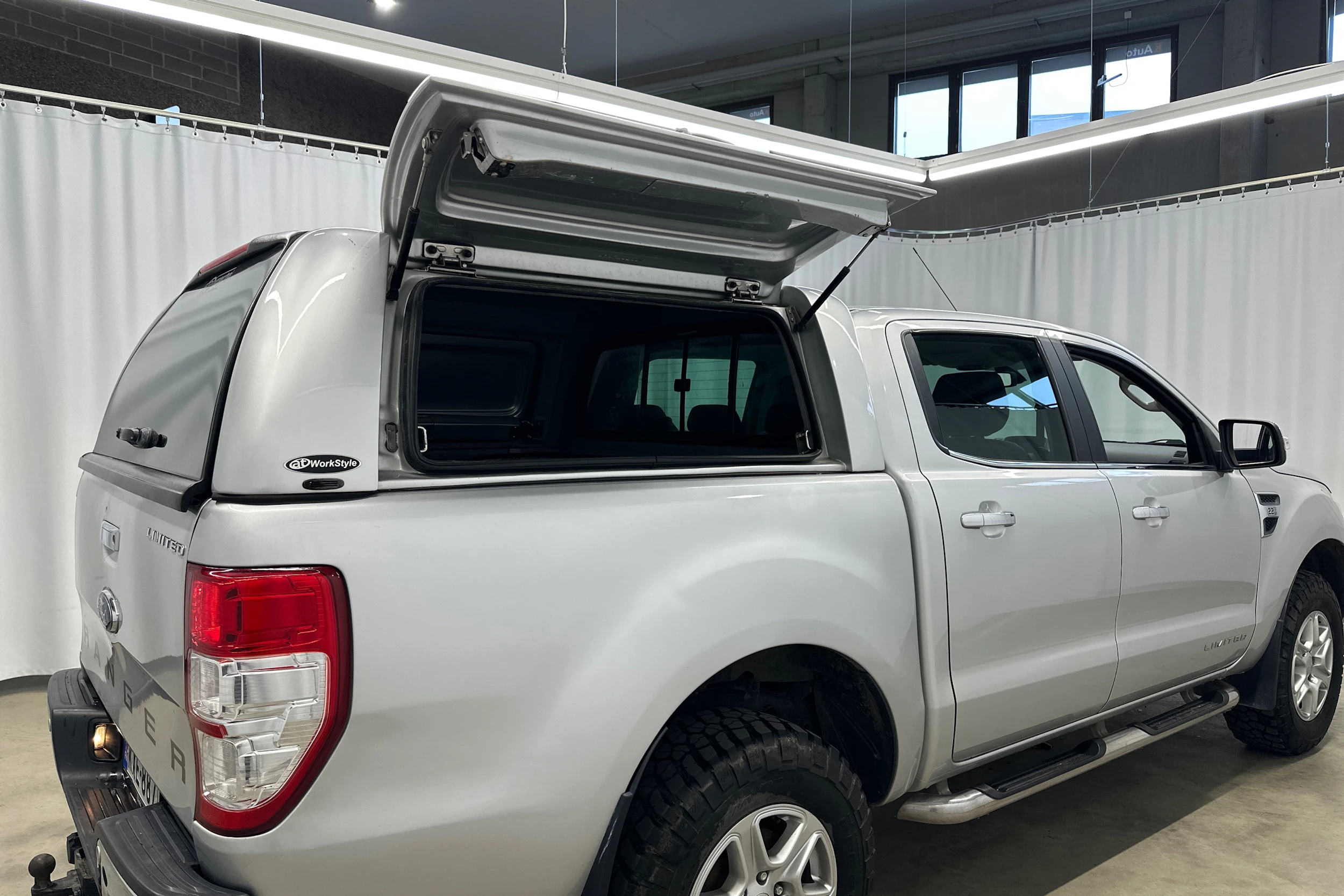 harmaa Ford Ranger 2015 kuva 21.