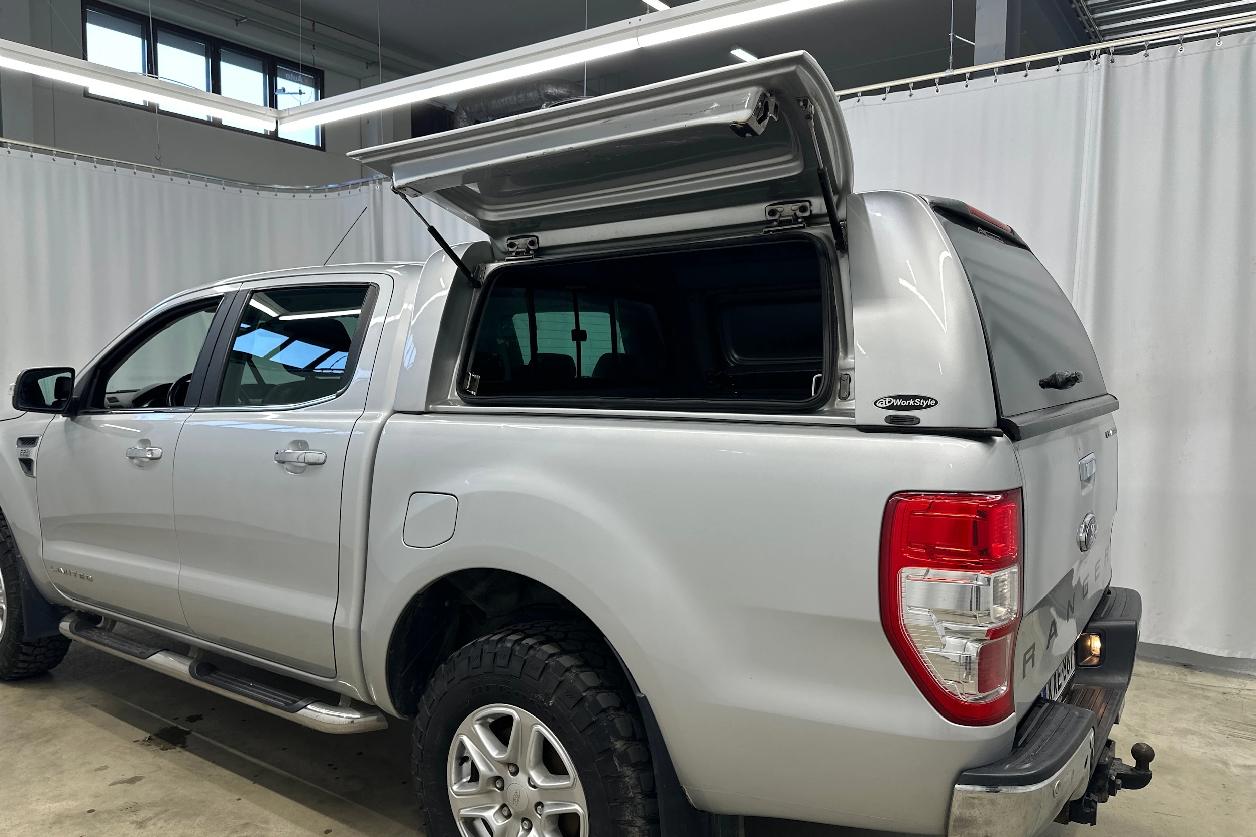 harmaa Ford Ranger 2015 kuva 22.