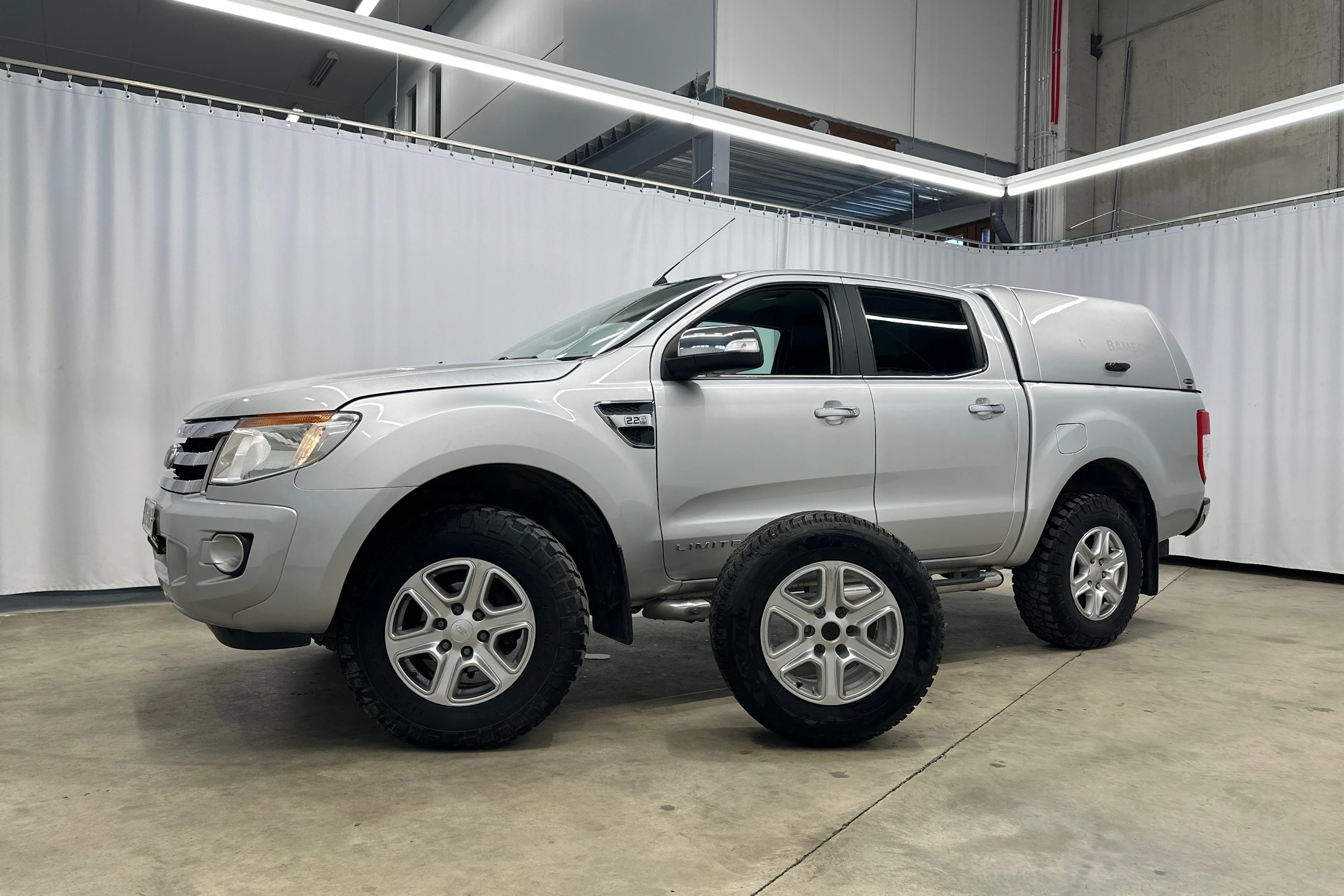 harmaa Ford Ranger 2015 kuva 23.