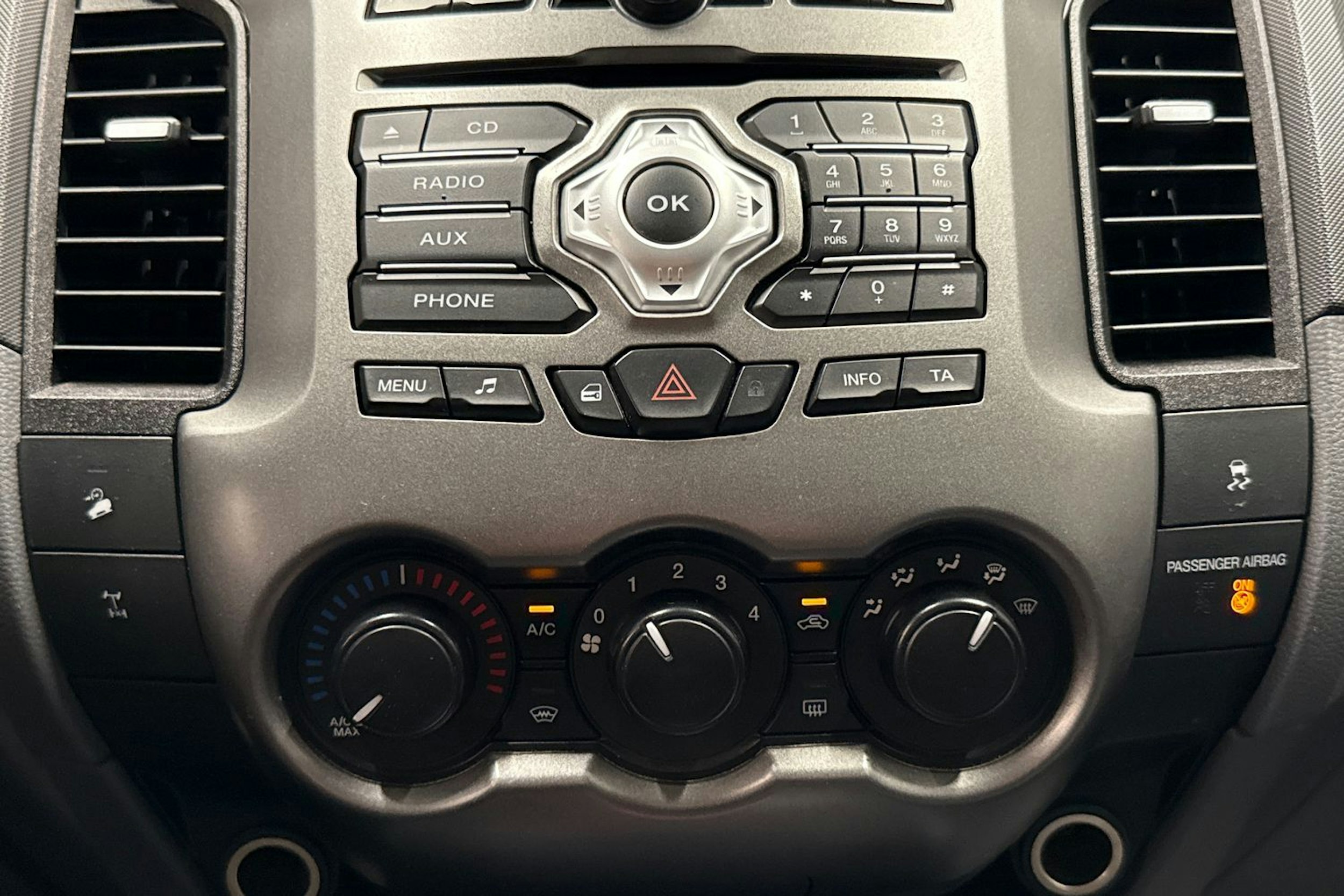 valkoinen Ford Ranger 2015 kuva 20.