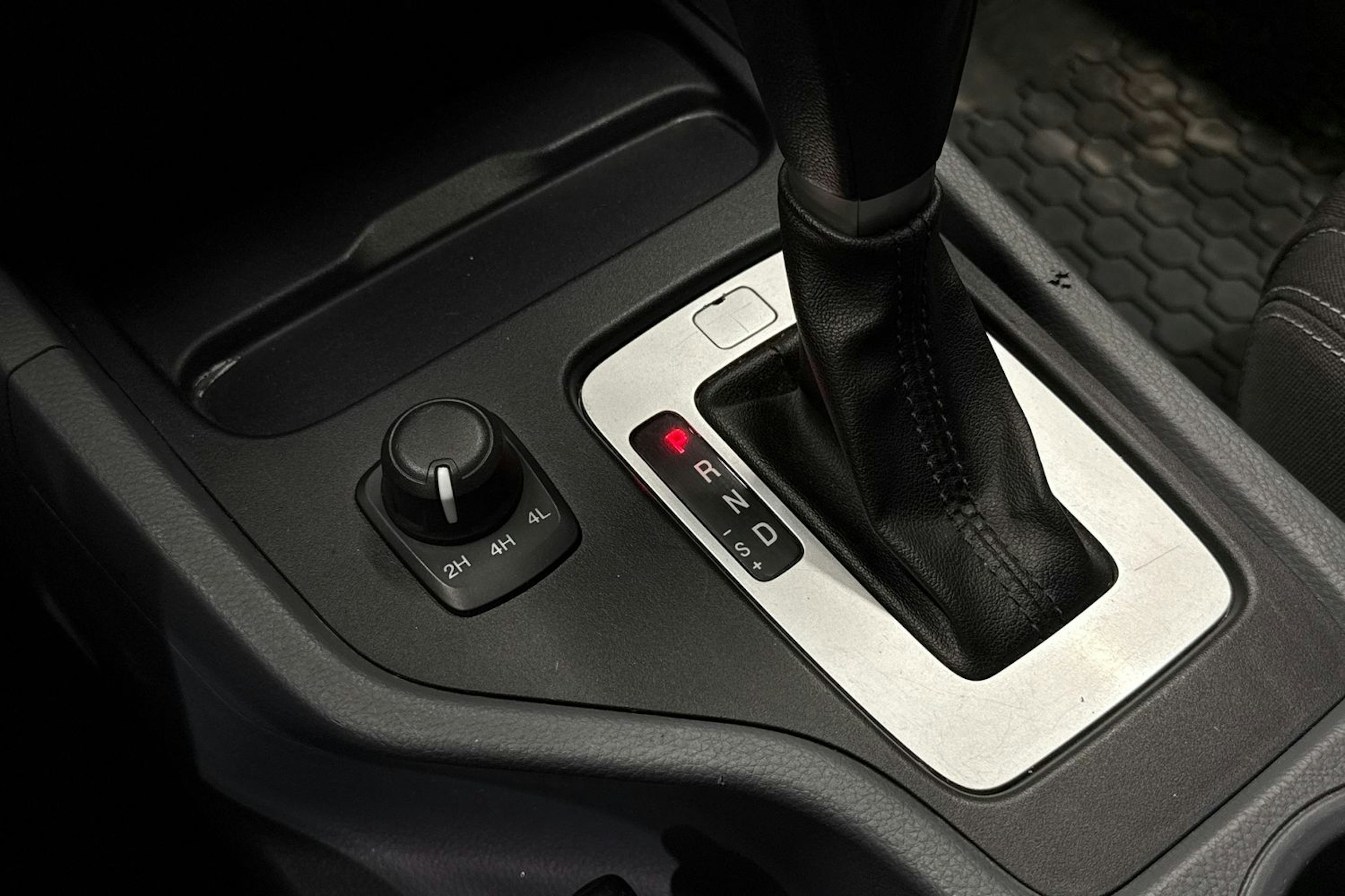 valkoinen Ford Ranger 2015 kuva 22.