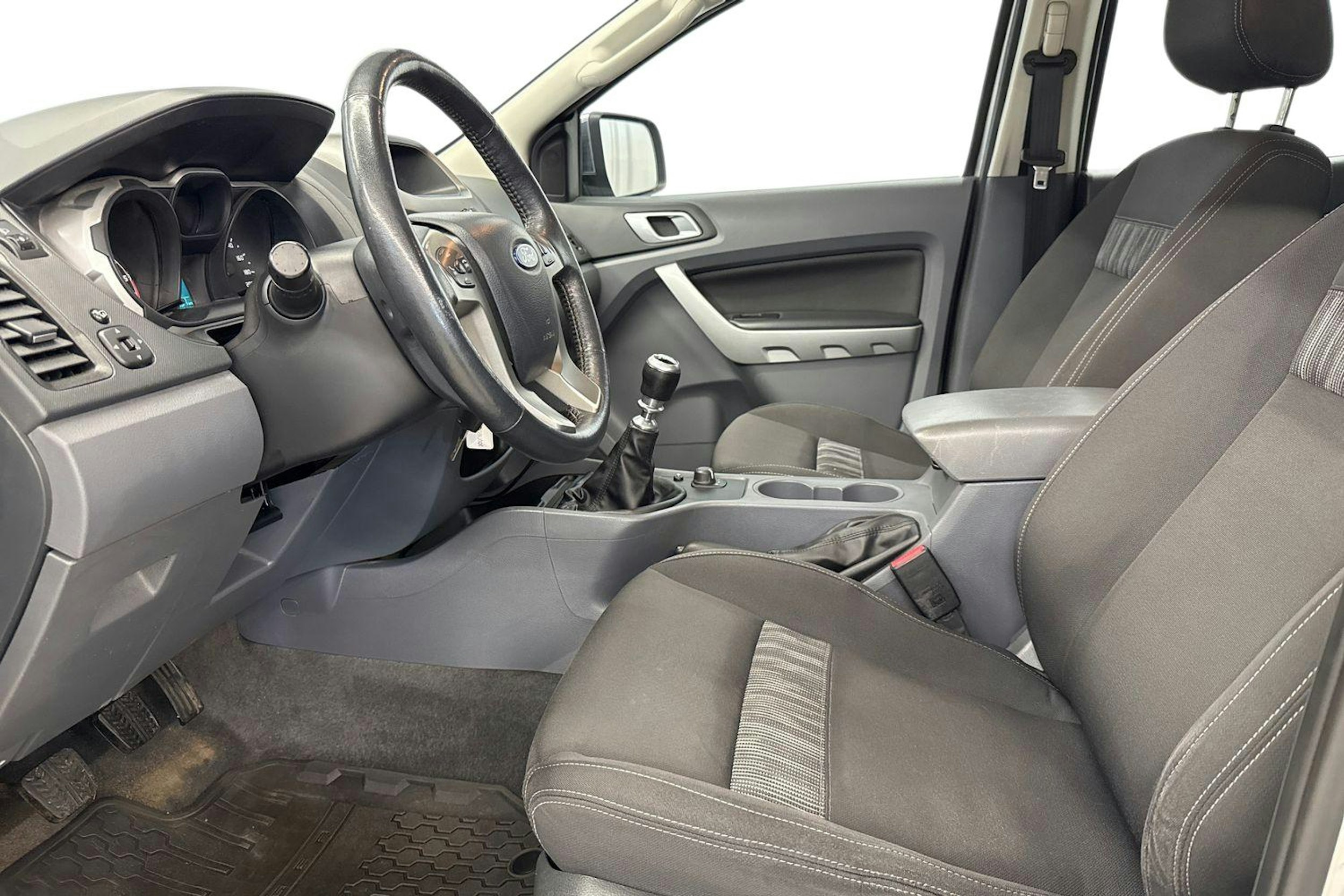 harmaa Ford Ranger 2015 kuva 7.