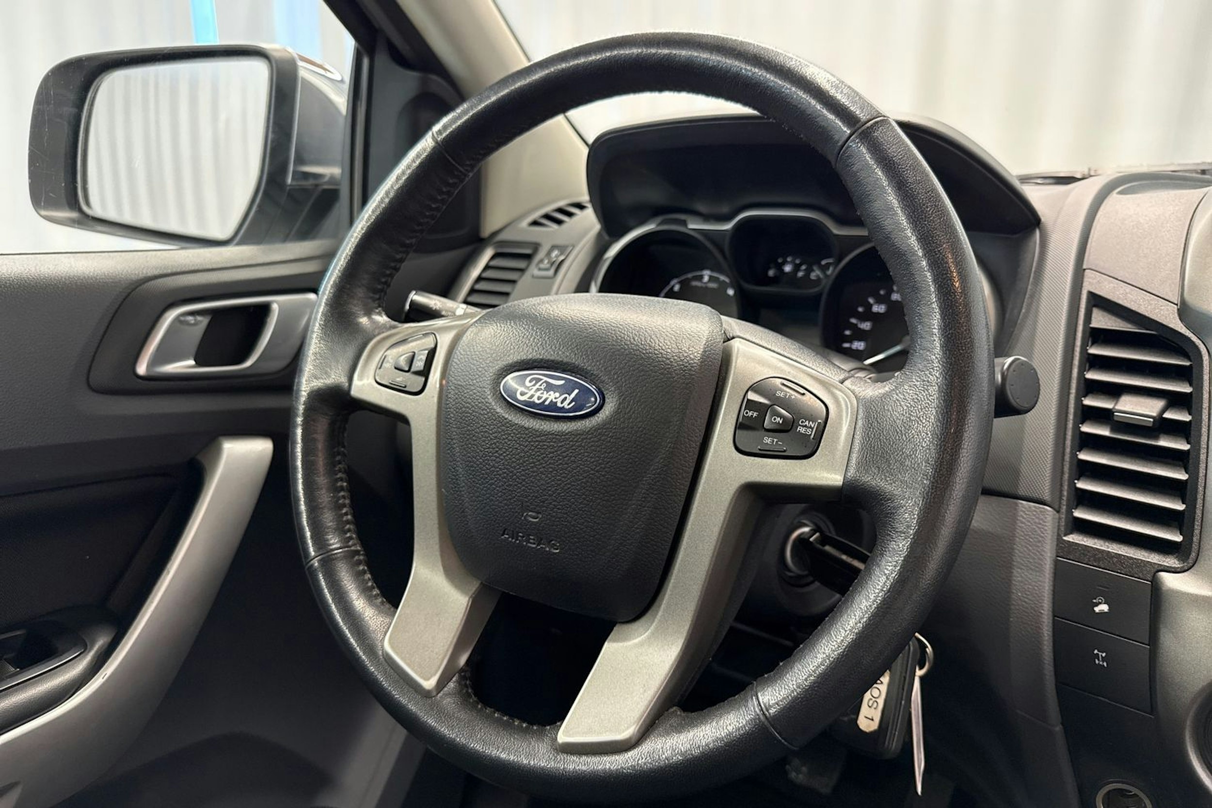 harmaa Ford Ranger 2015 kuva 14.