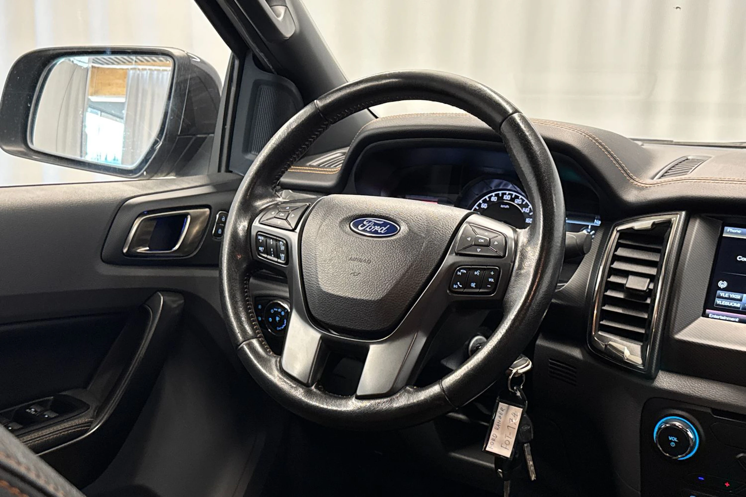 harmaa Ford Ranger 2016 kuva 13.